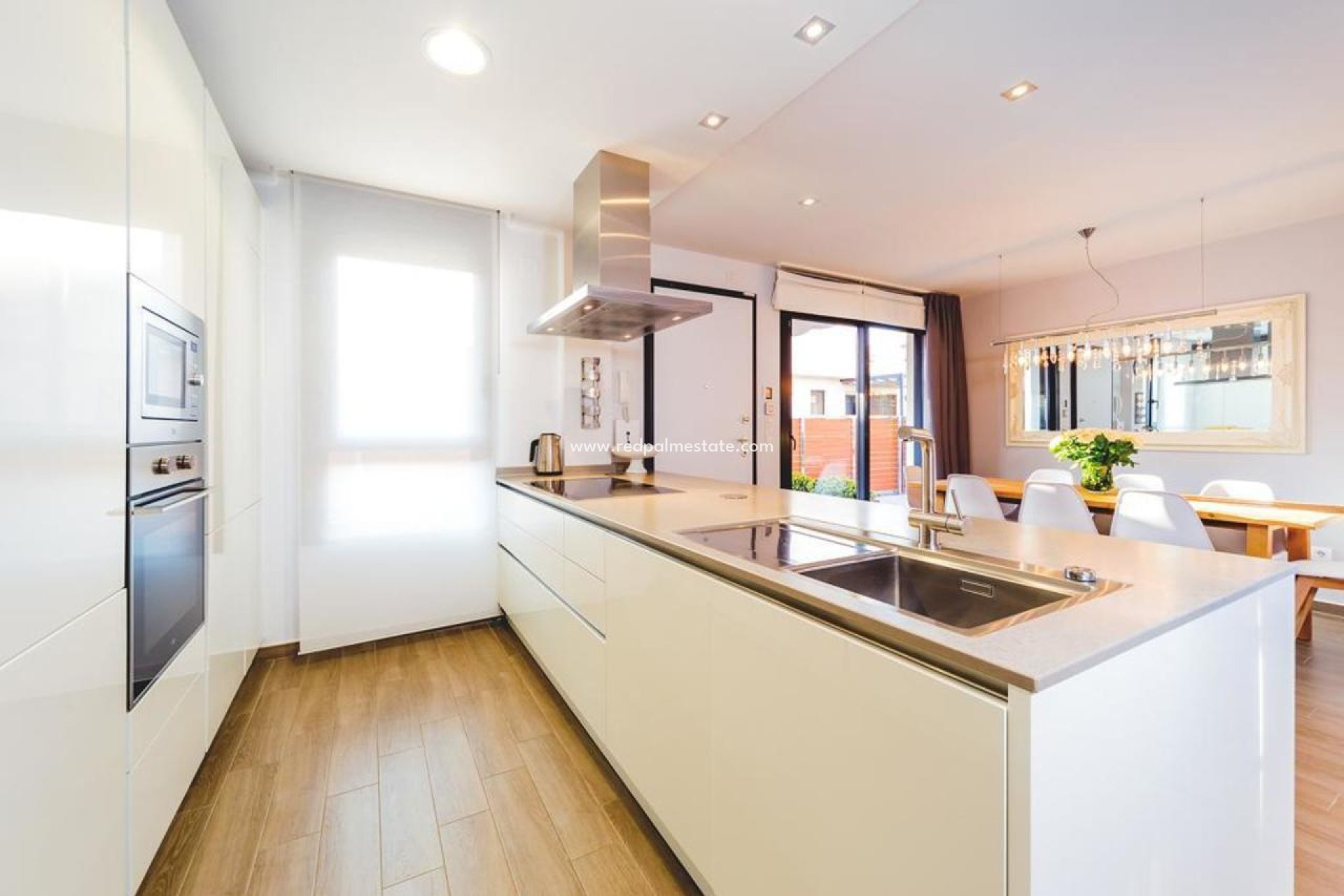 Resale - Villa -
Torrevieja