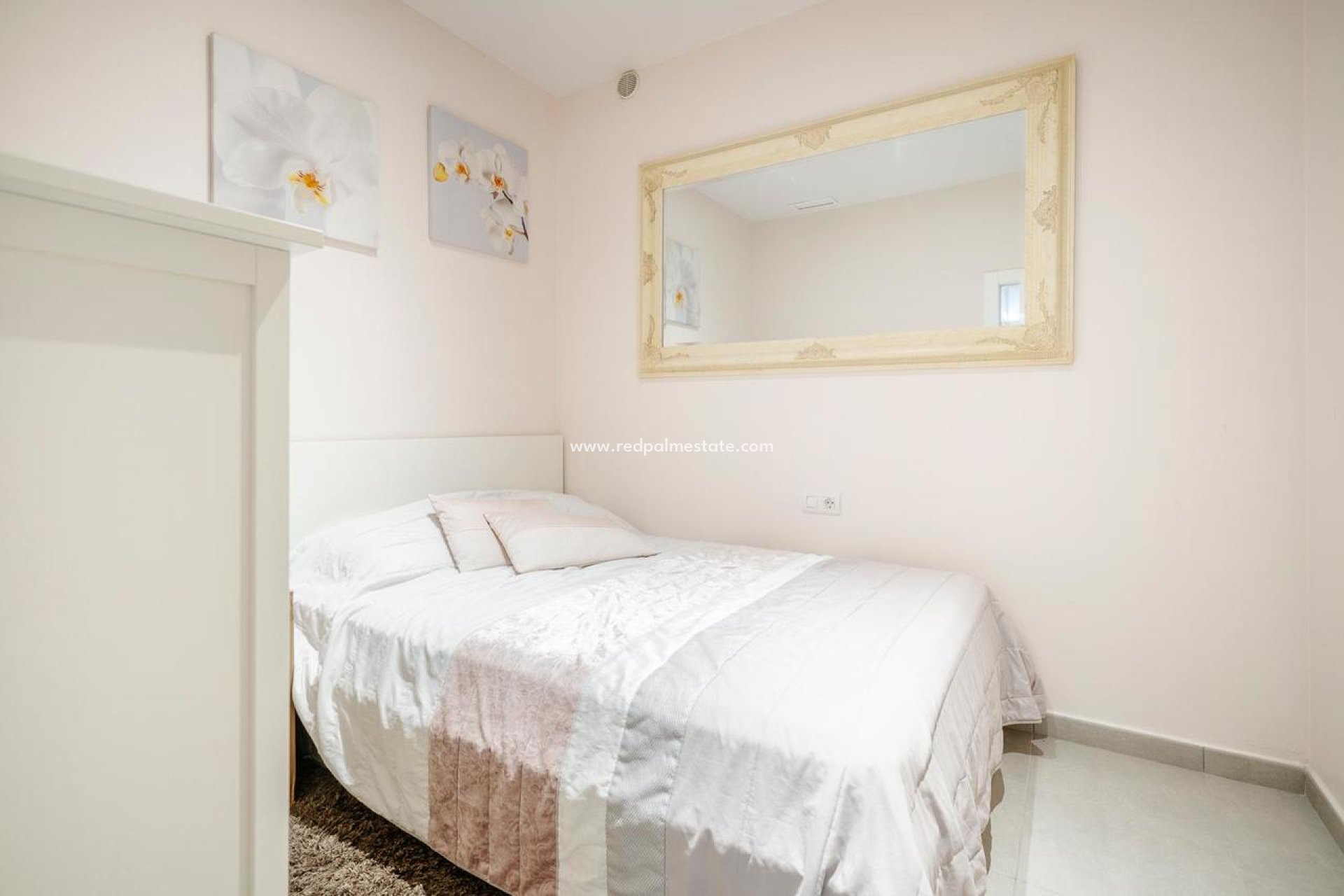 Resale - Villa -
Torrevieja