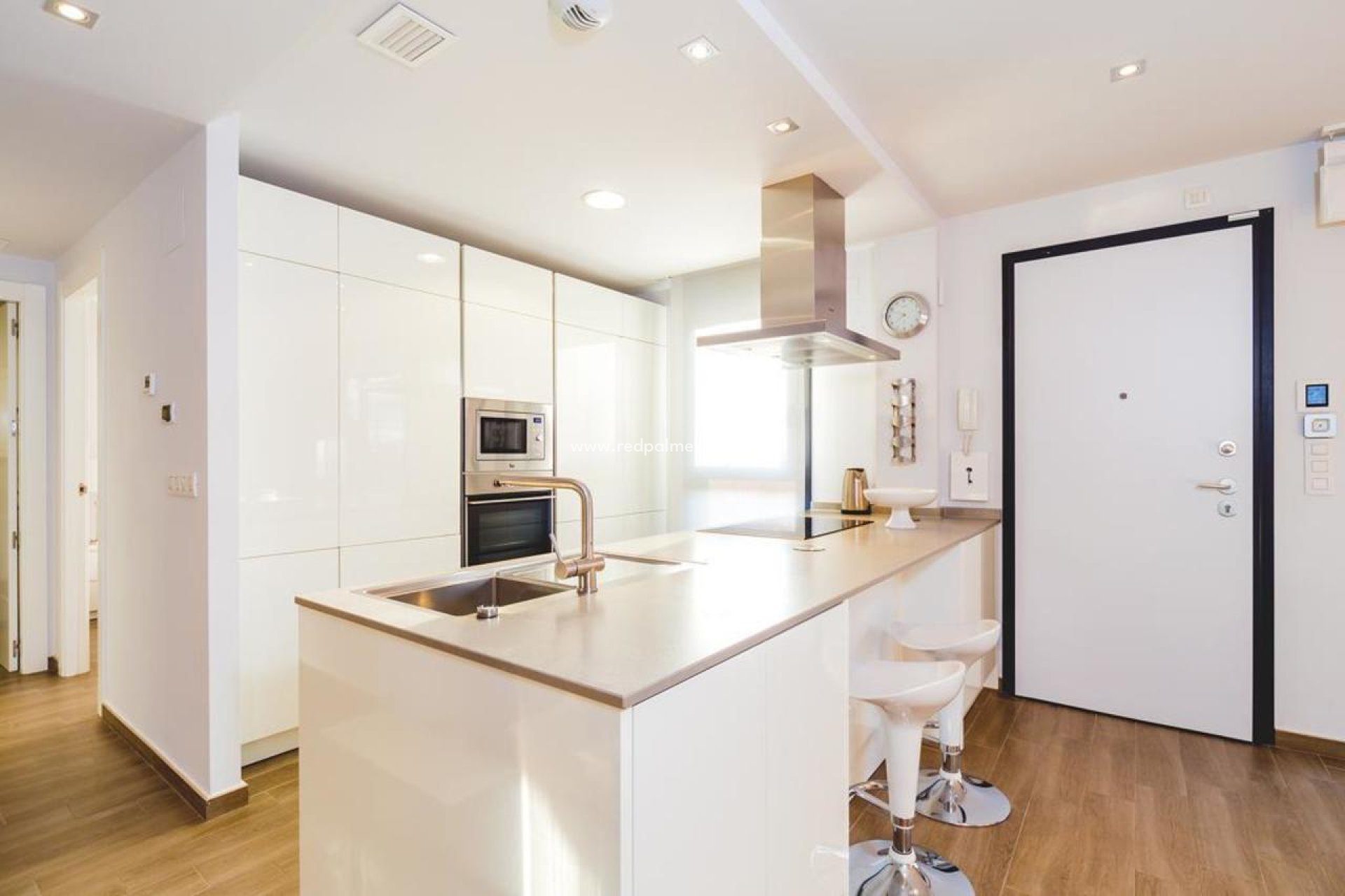 Resale - Villa -
Torrevieja