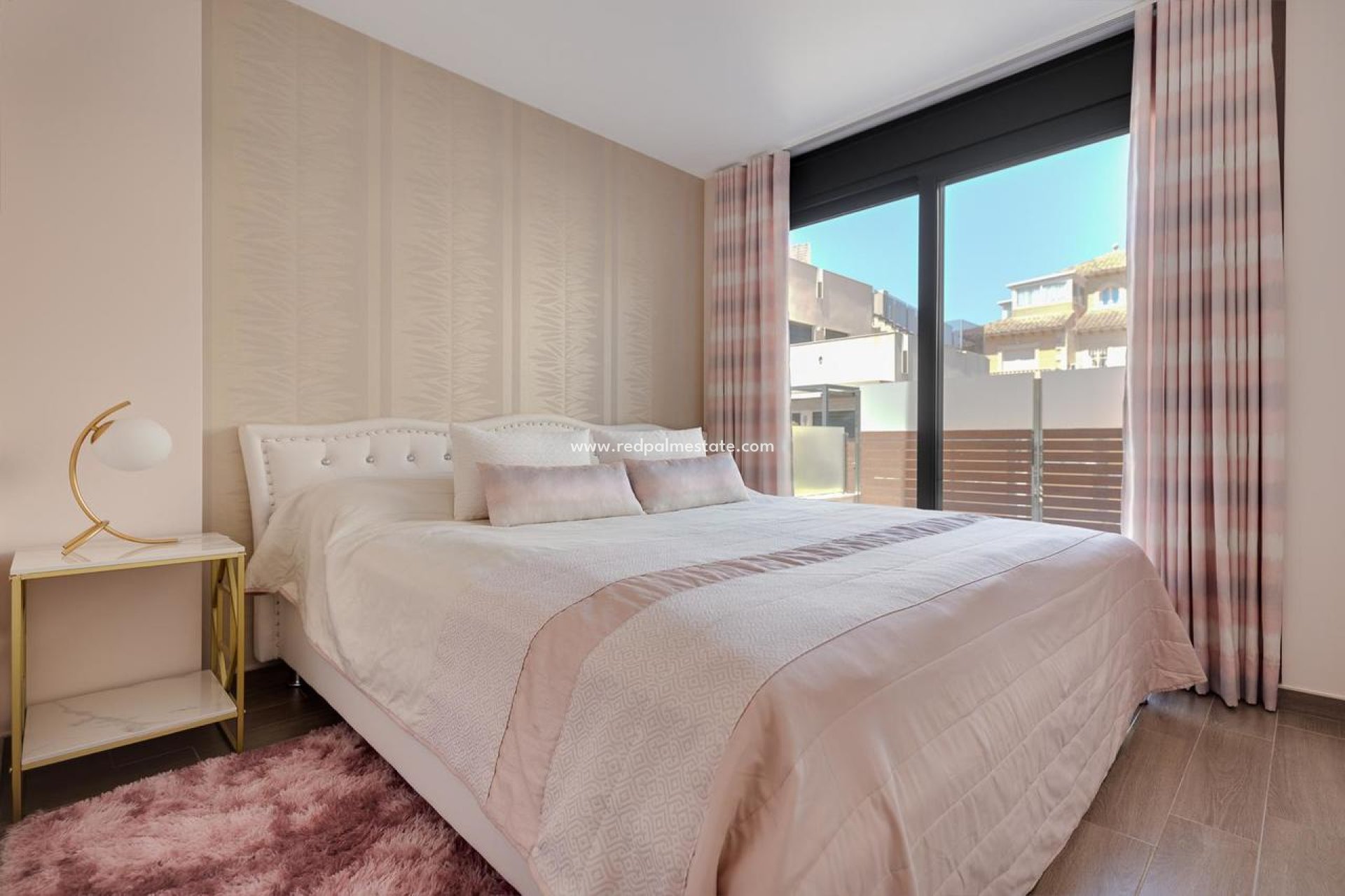 Resale - Villa -
Torrevieja