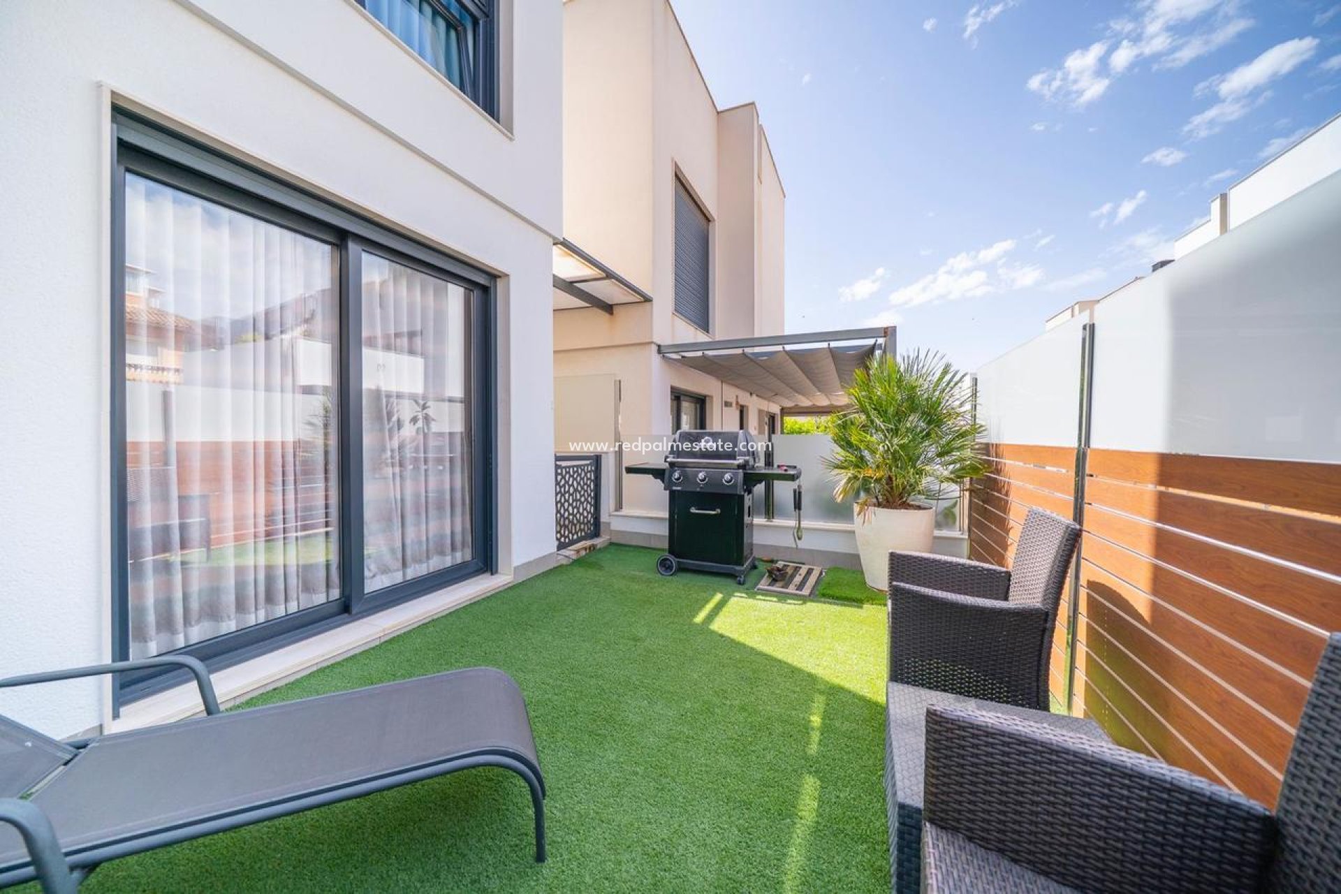 Resale - Villa -
Torrevieja