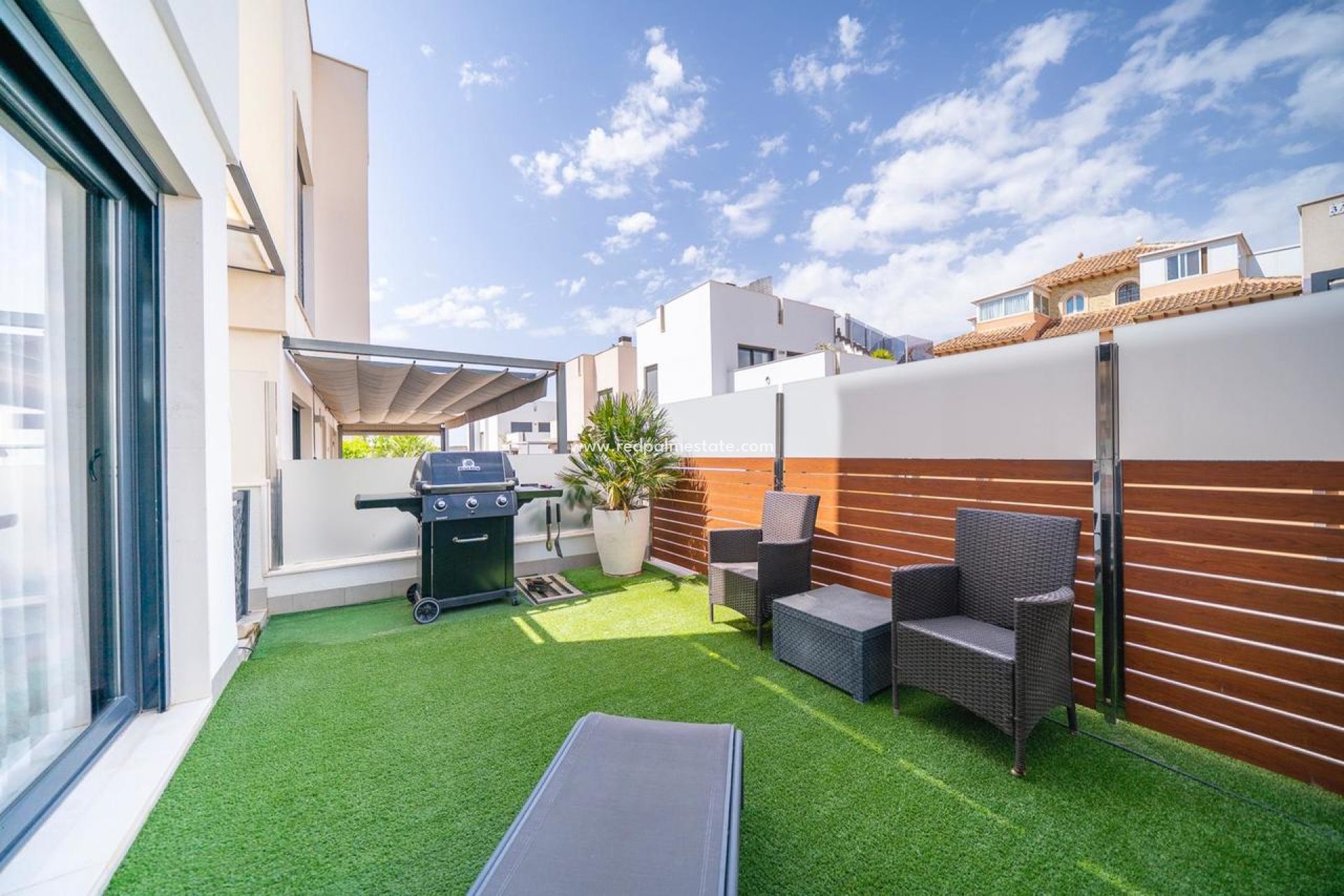 Resale - Villa -
Torrevieja