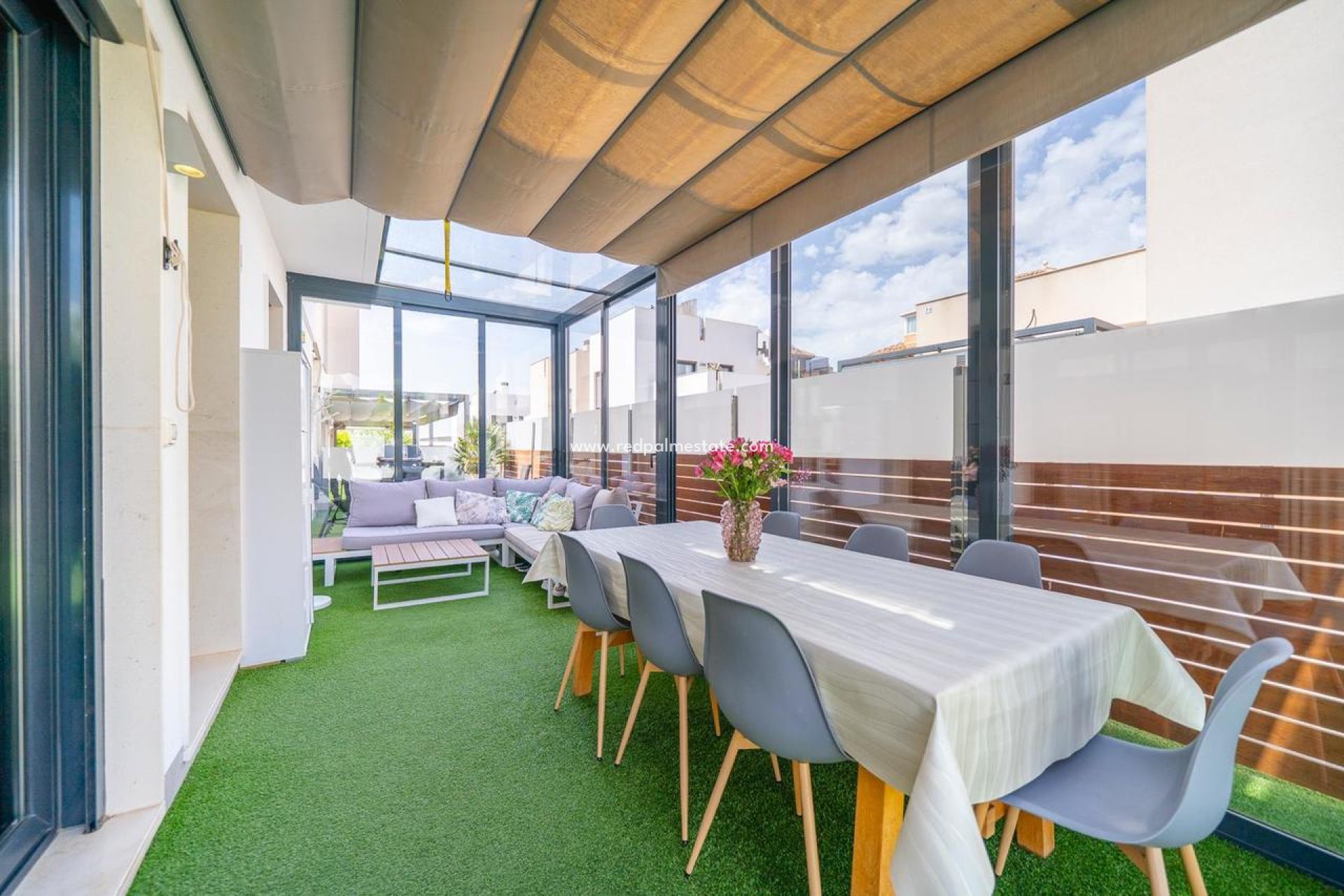 Resale - Villa -
Torrevieja