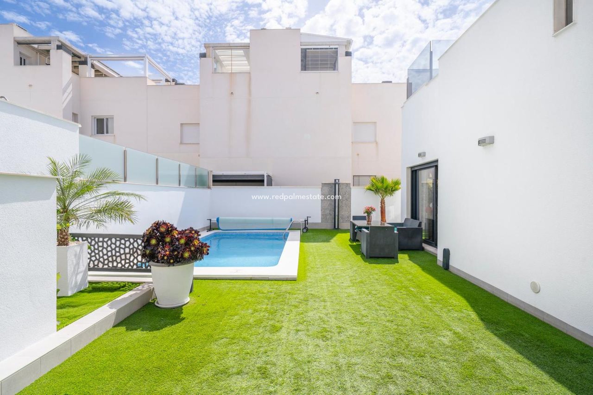 Resale - Villa -
Torrevieja