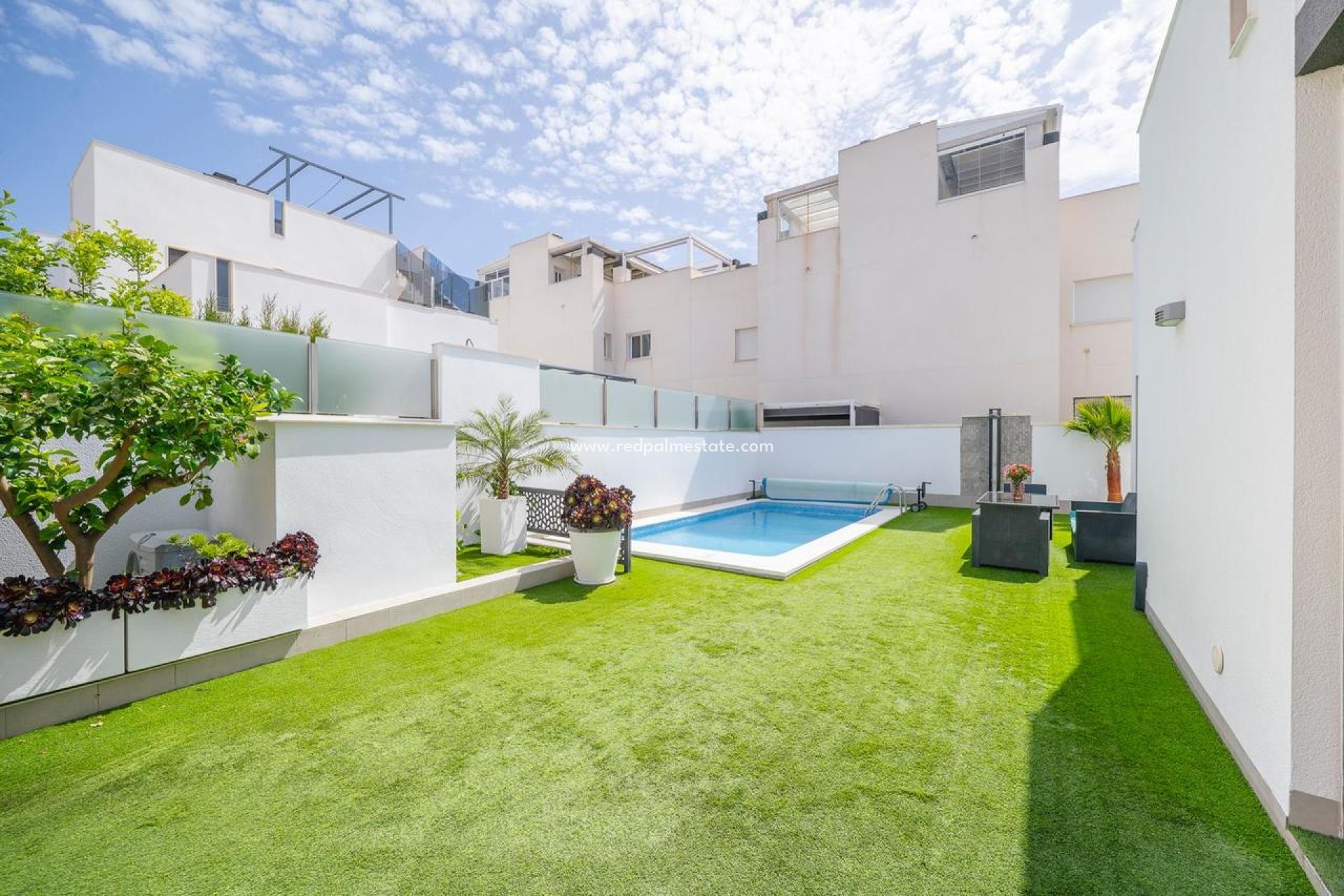 Resale - Villa -
Torrevieja