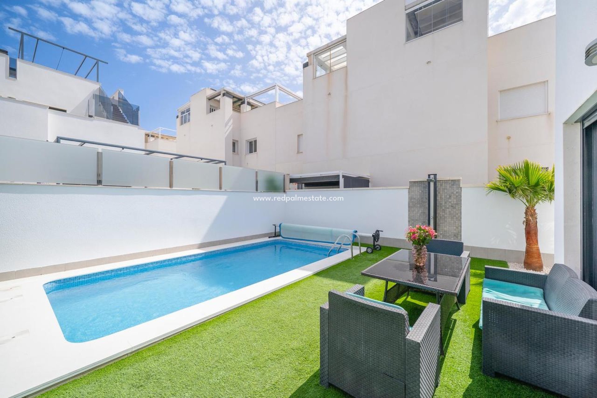 Resale - Villa -
Torrevieja