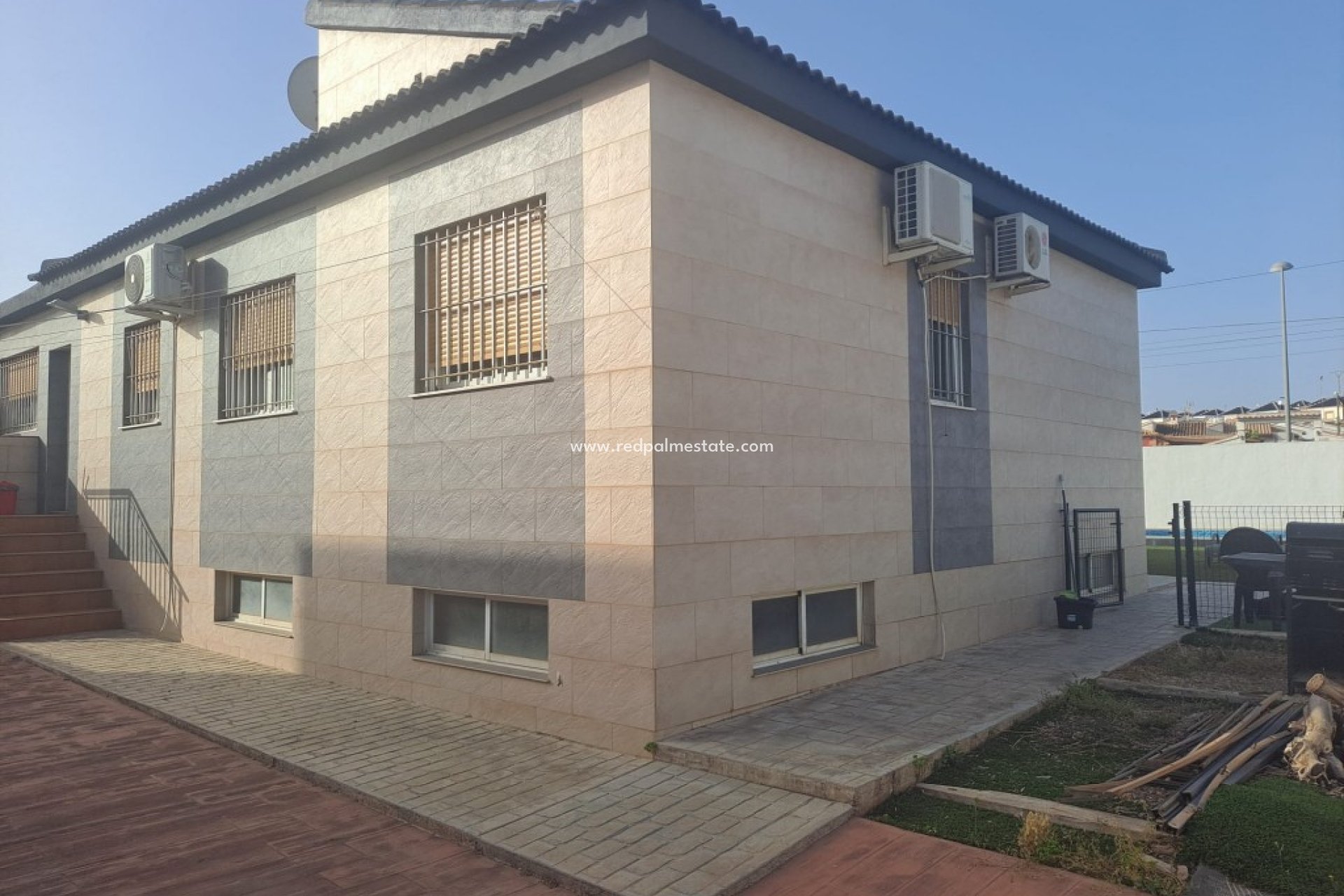 Resale - Villa -
Torrevieja