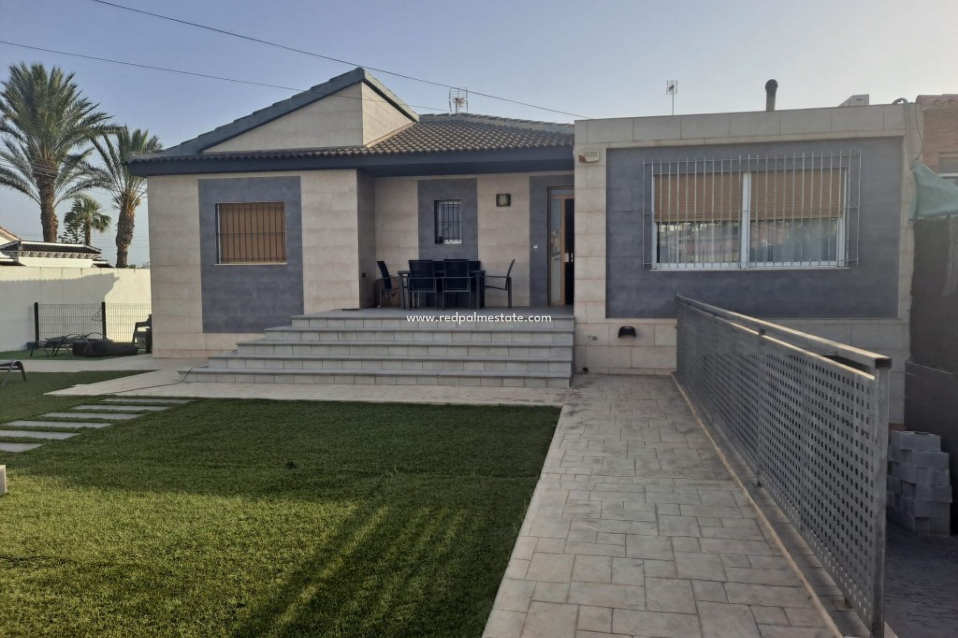 Resale - Villa -
Torrevieja