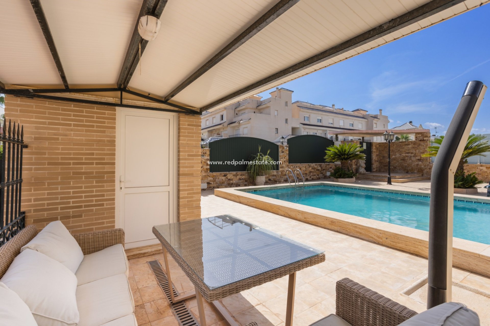 Resale - Villa -
Torrevieja