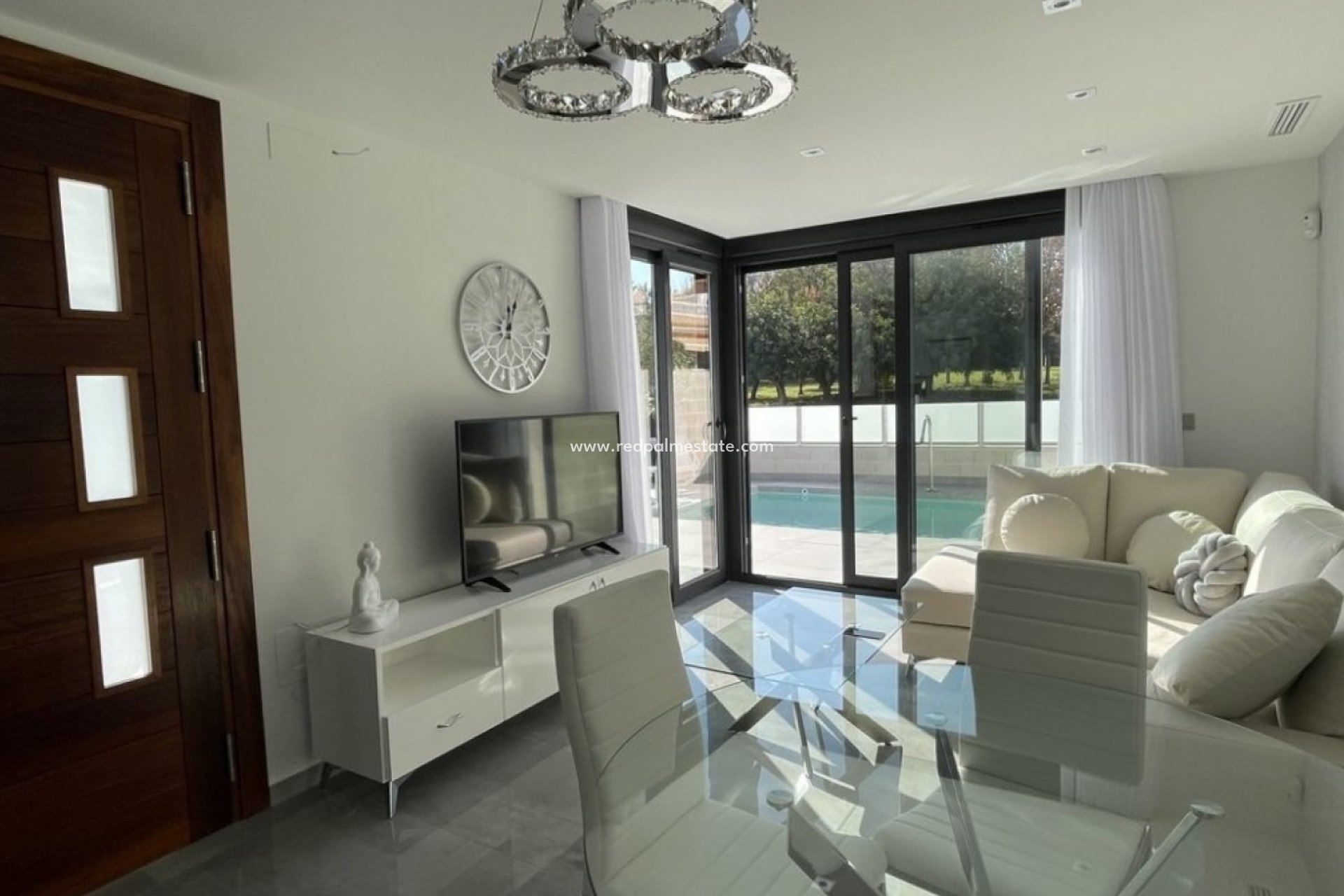 Resale - Villa -
Torrevieja