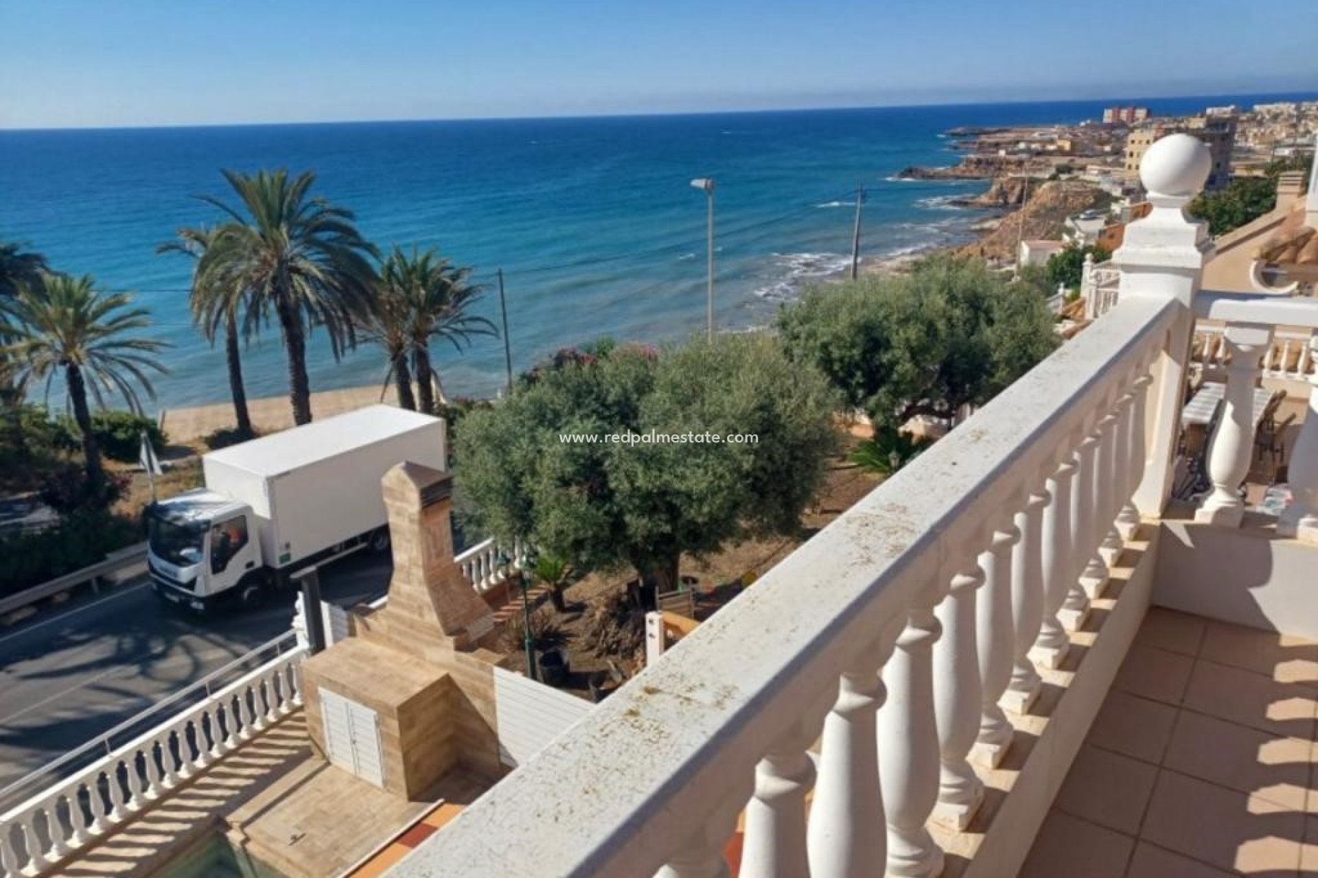 Resale - Villa -
Torrevieja