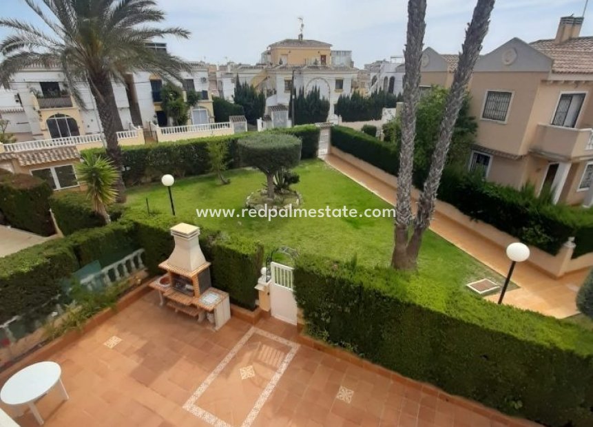 Resale - Villa -
Torrevieja