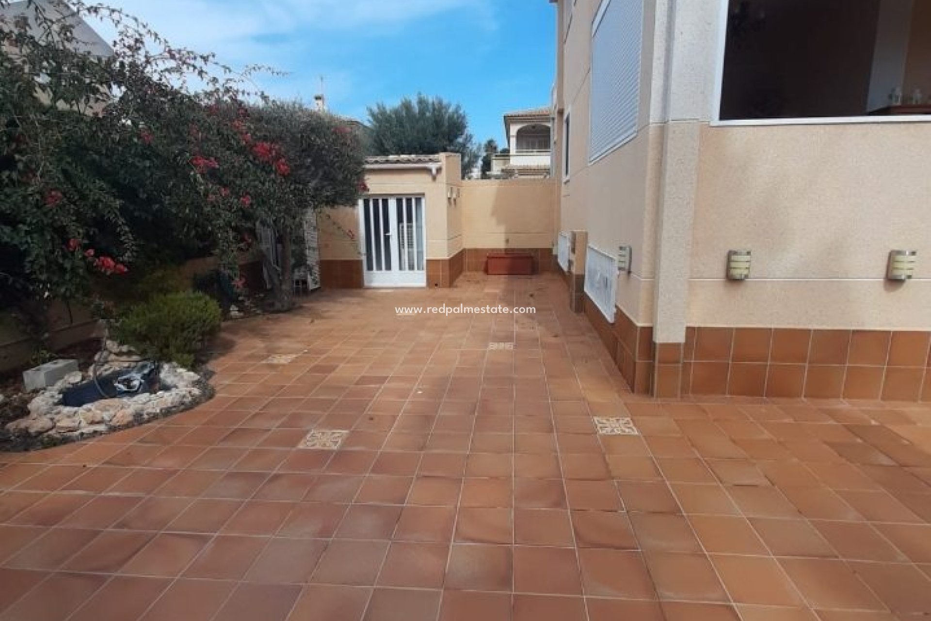 Resale - Villa -
Torrevieja