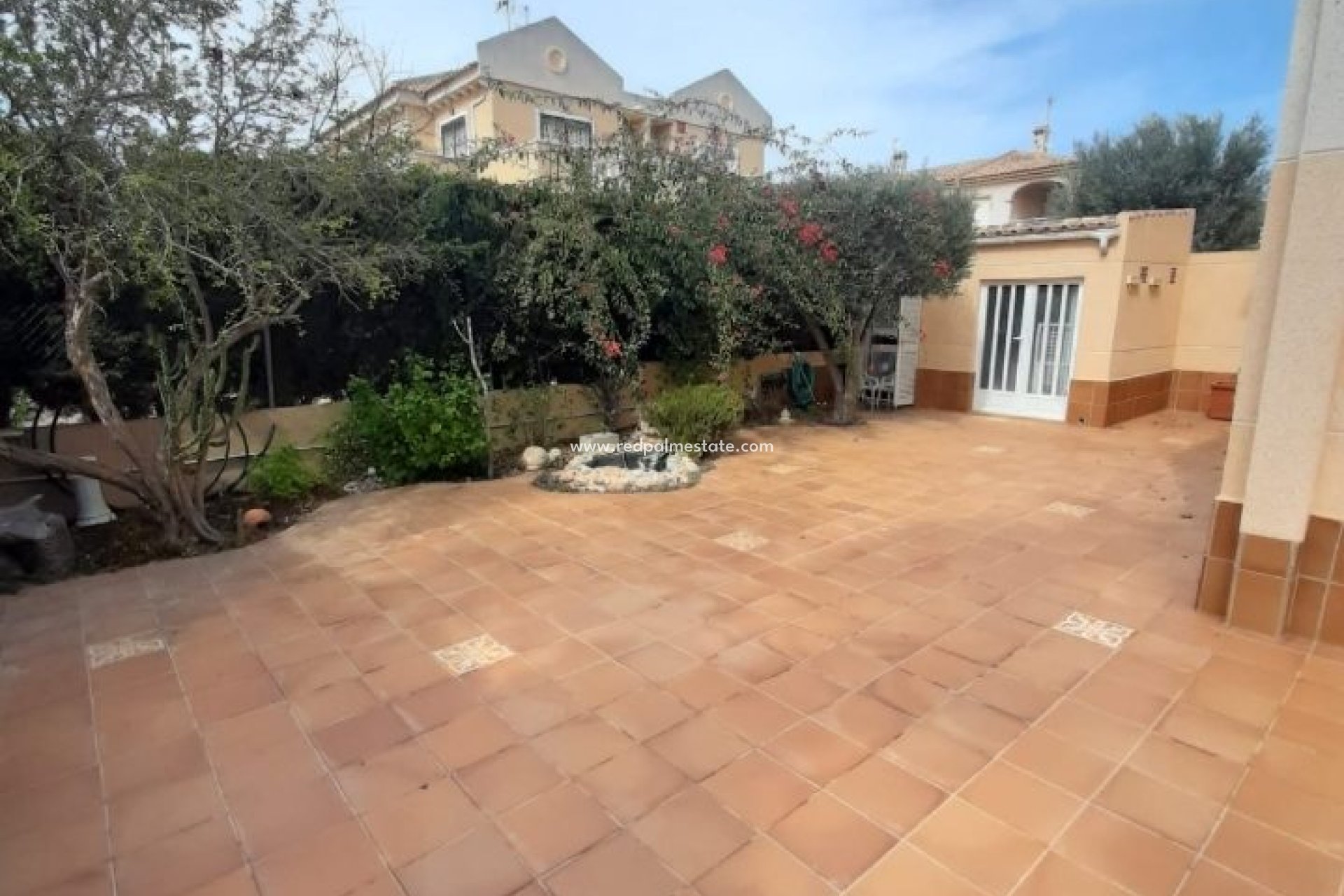 Resale - Villa -
Torrevieja