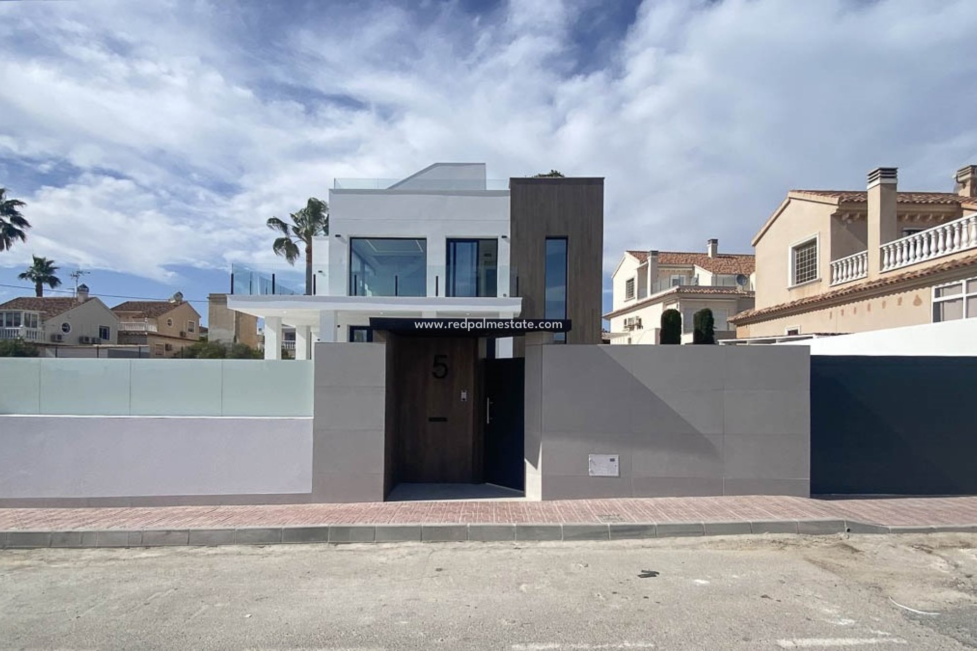 Resale - Villa -
Torrevieja