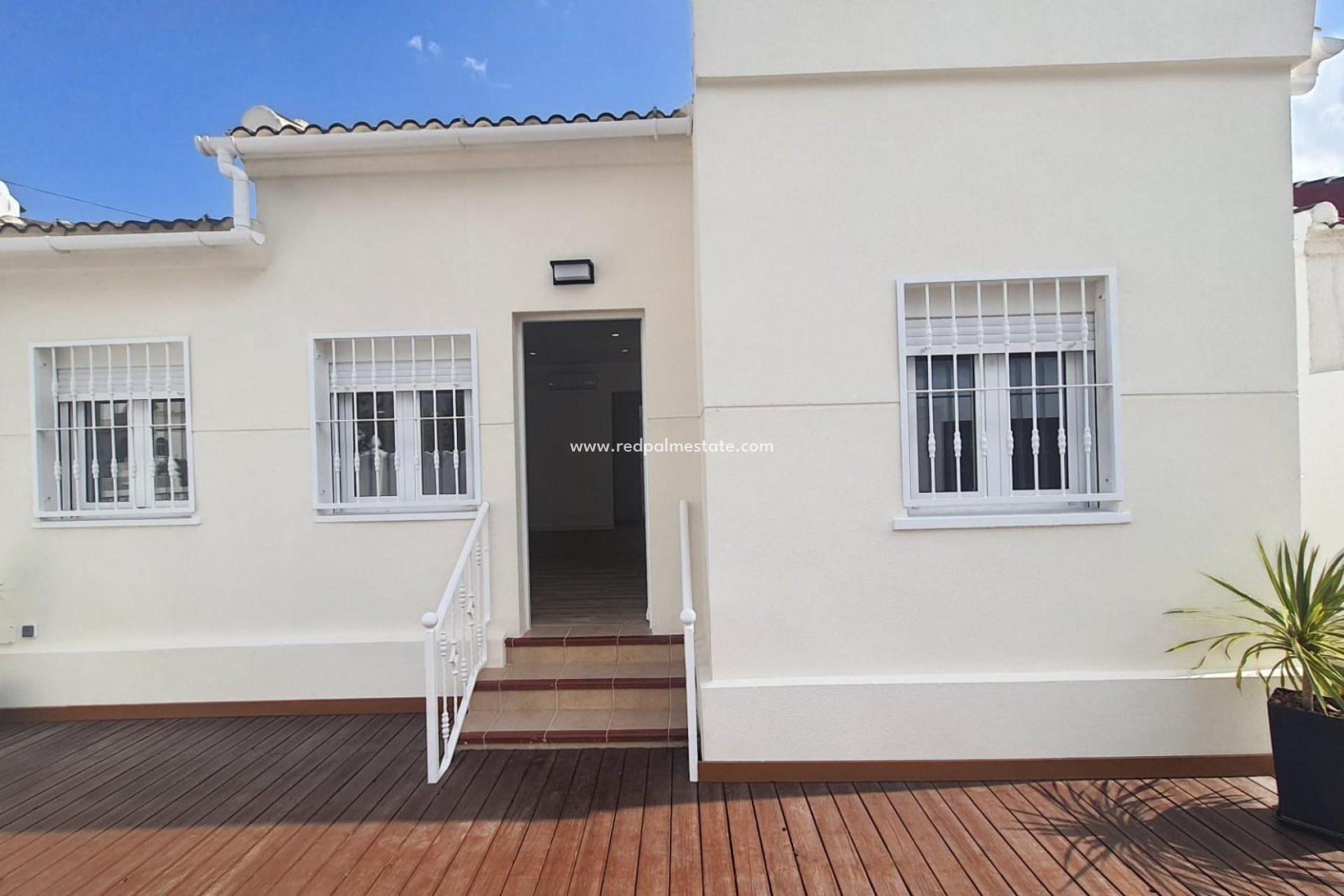 Resale - Villa -
Torrevieja