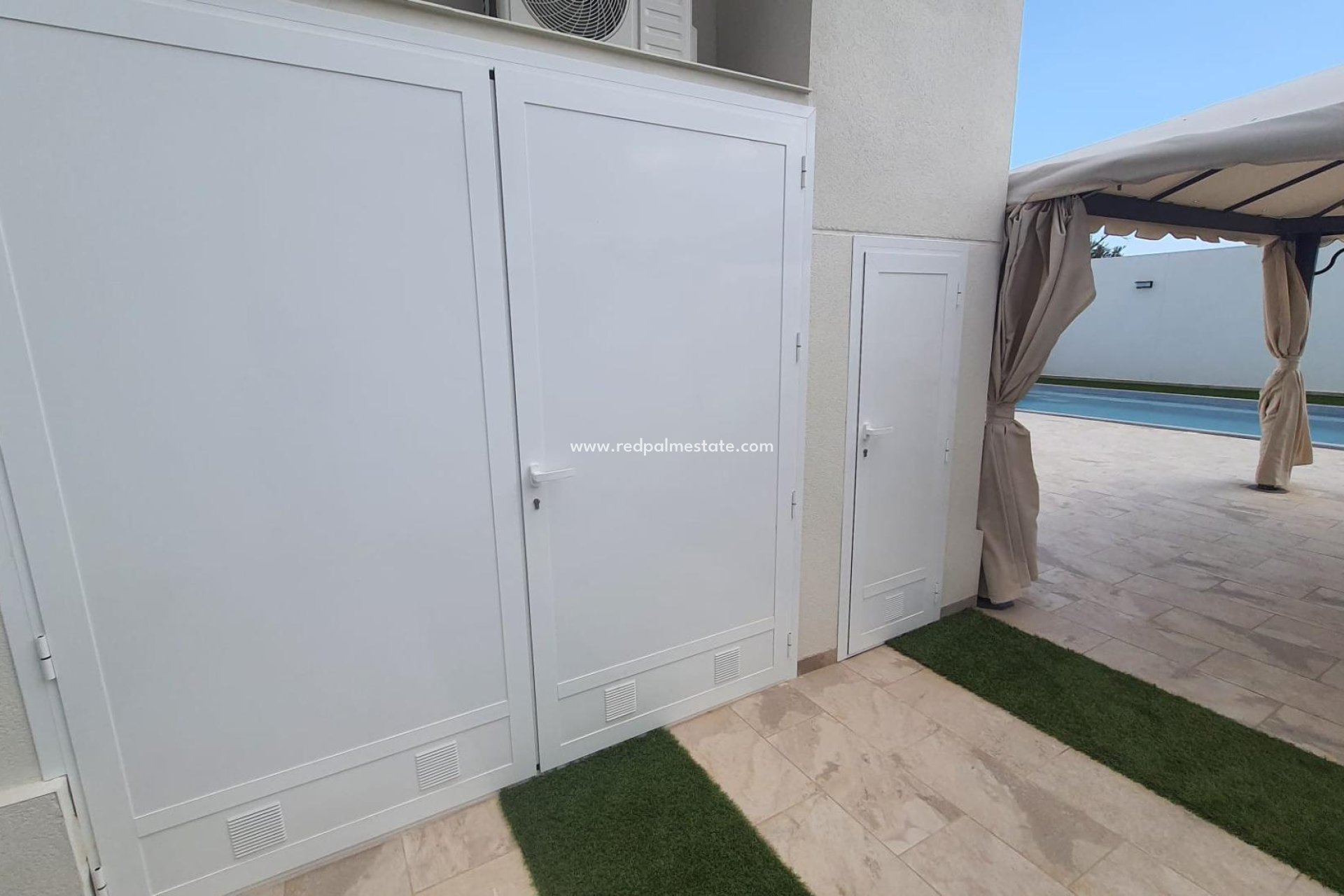 Resale - Villa -
Torrevieja