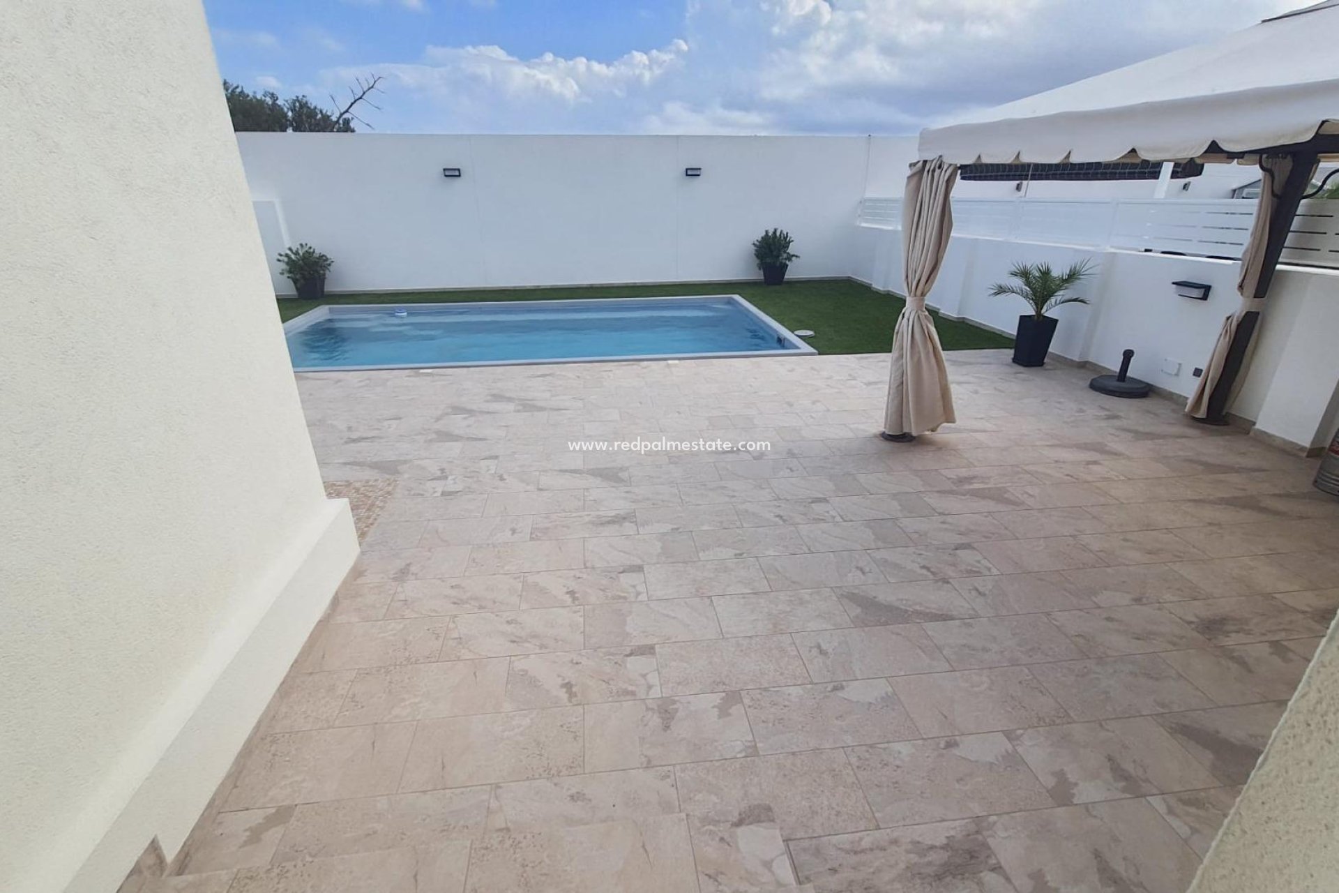 Resale - Villa -
Torrevieja