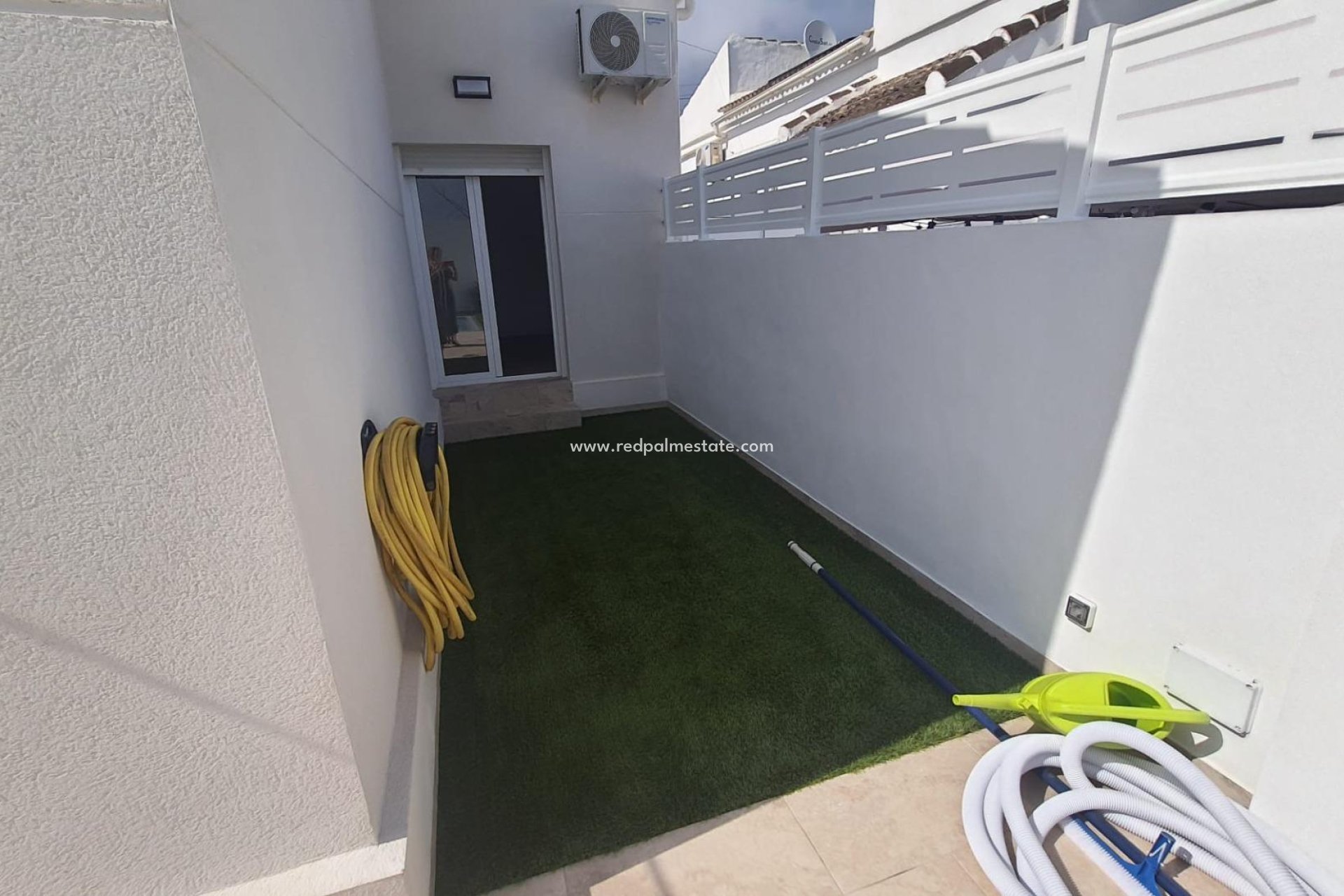 Resale - Villa -
Torrevieja