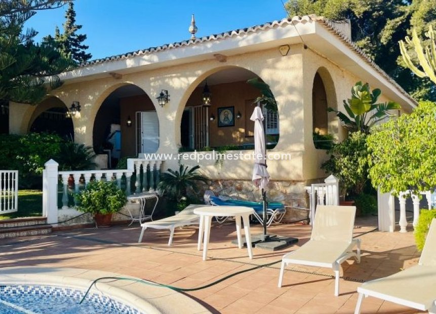 Resale - Villa -
Torrevieja