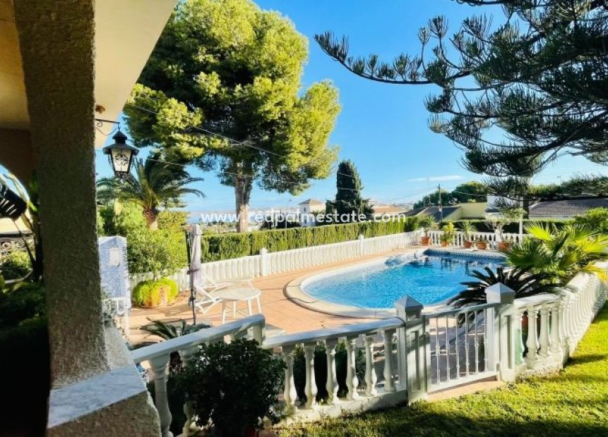 Resale - Villa -
Torrevieja