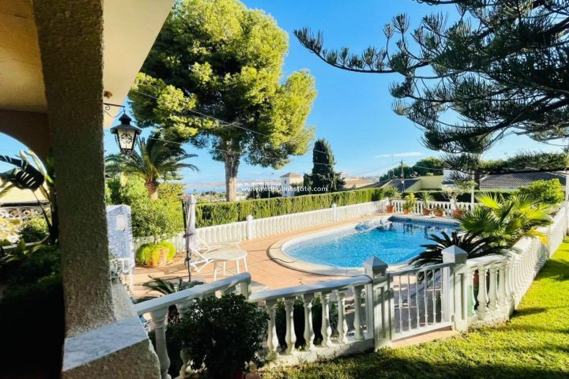 Resale - Villa -
Torrevieja