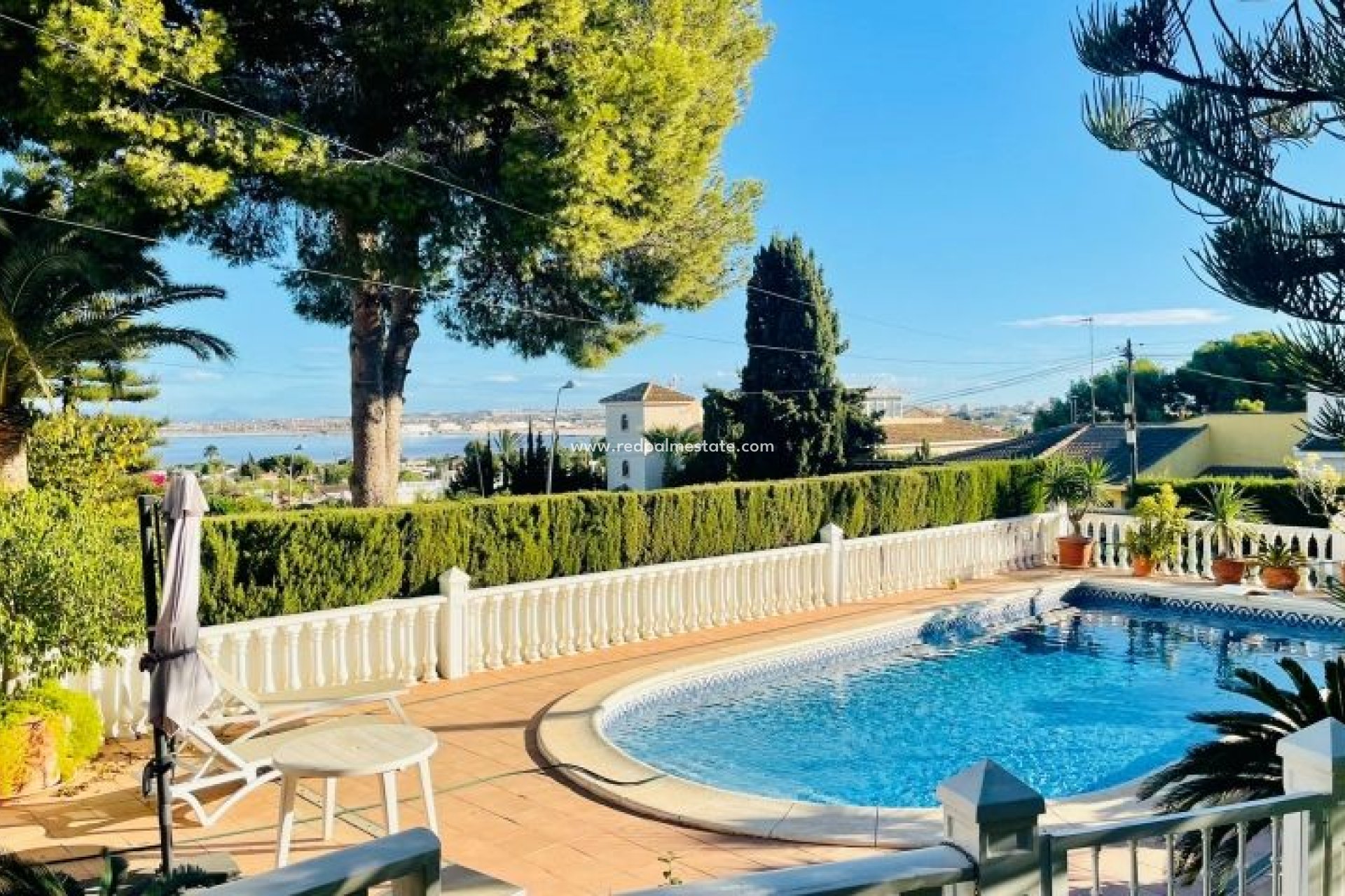 Resale - Villa -
Torrevieja