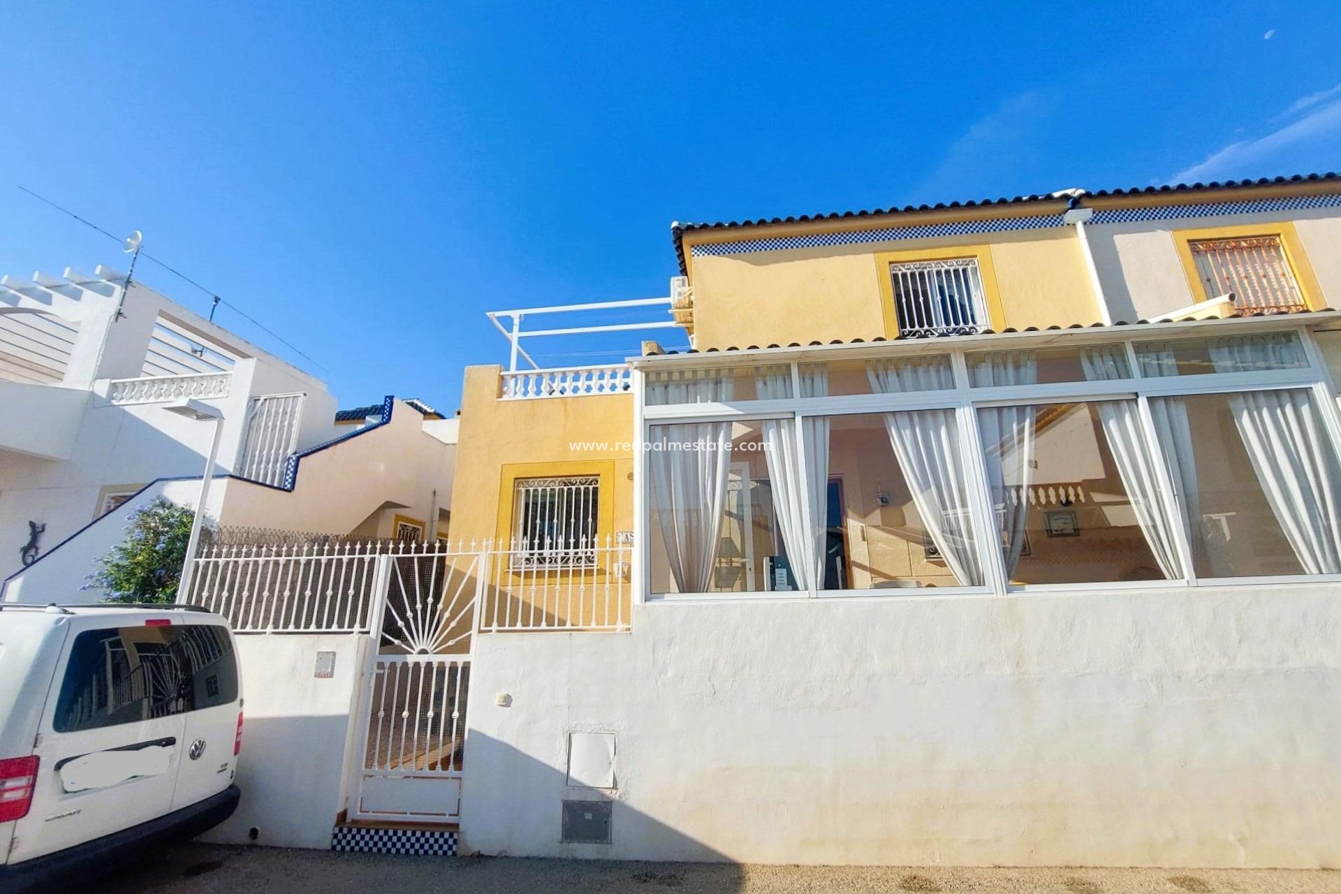 Resale - Villa -
Torrevieja