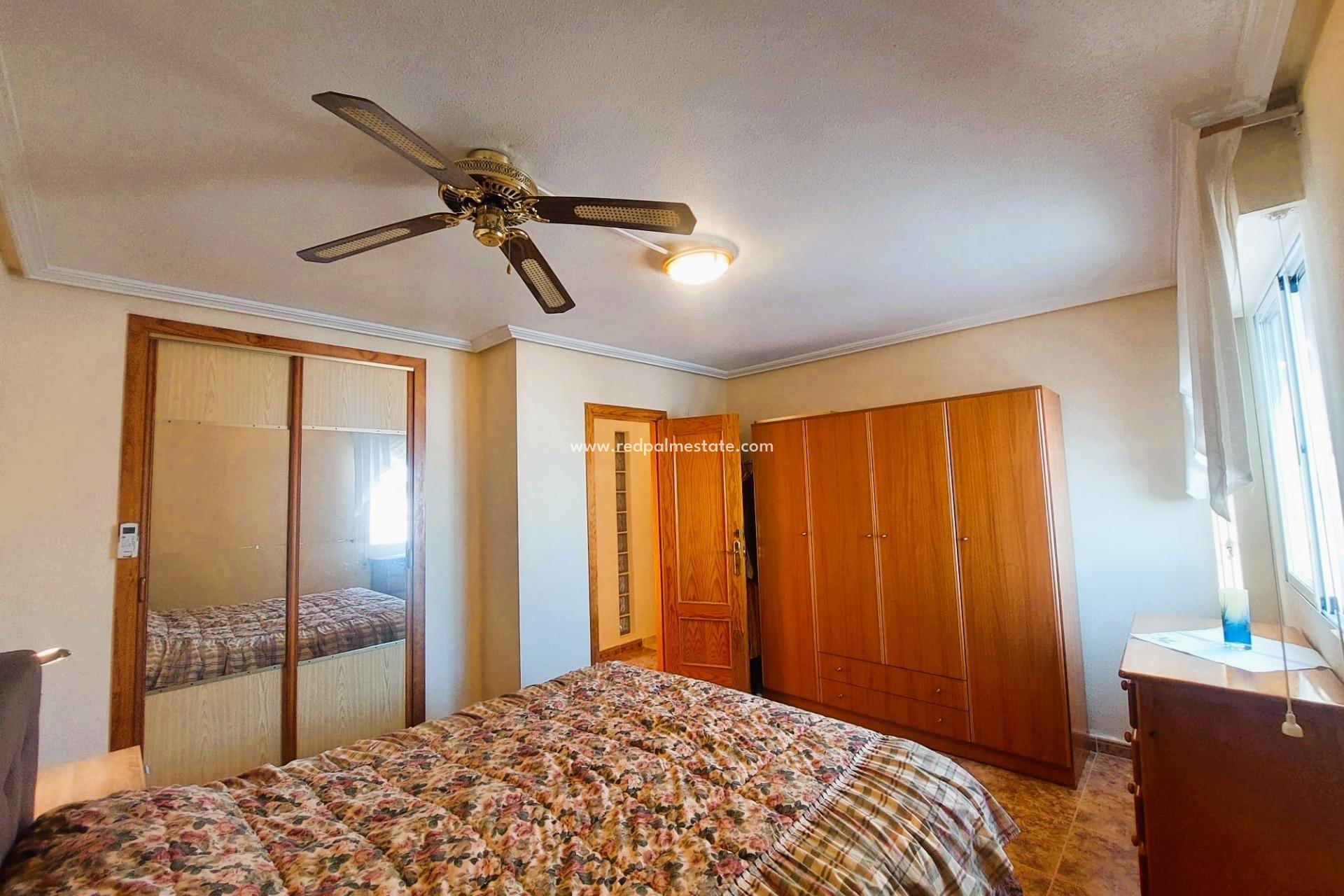 Resale - Villa -
Torrevieja