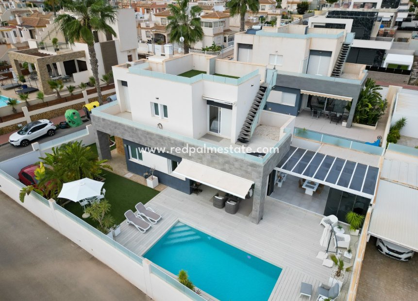 Resale - Villa -
Torrevieja