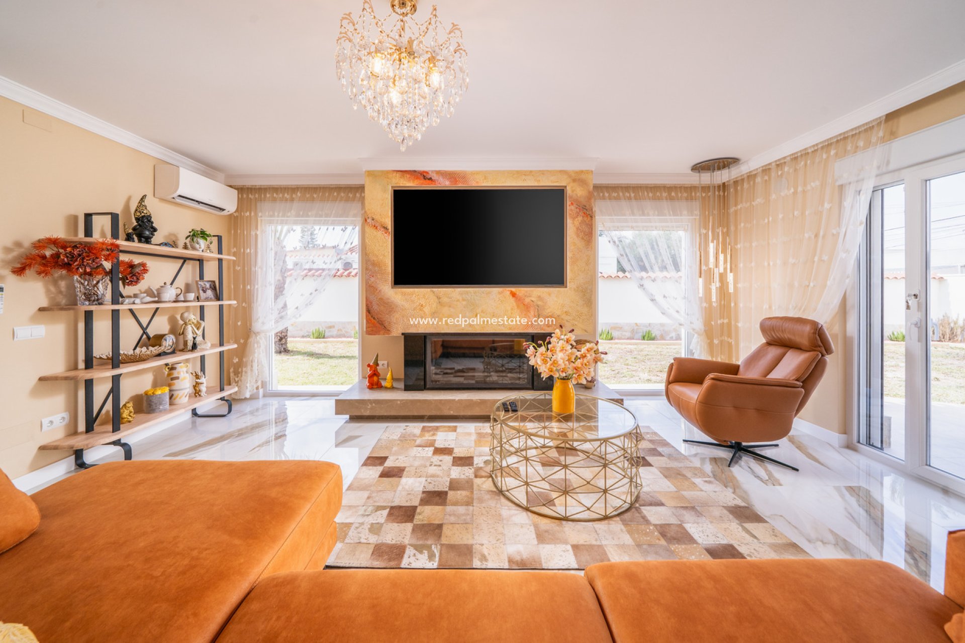 Resale - Villa -
Torrevieja