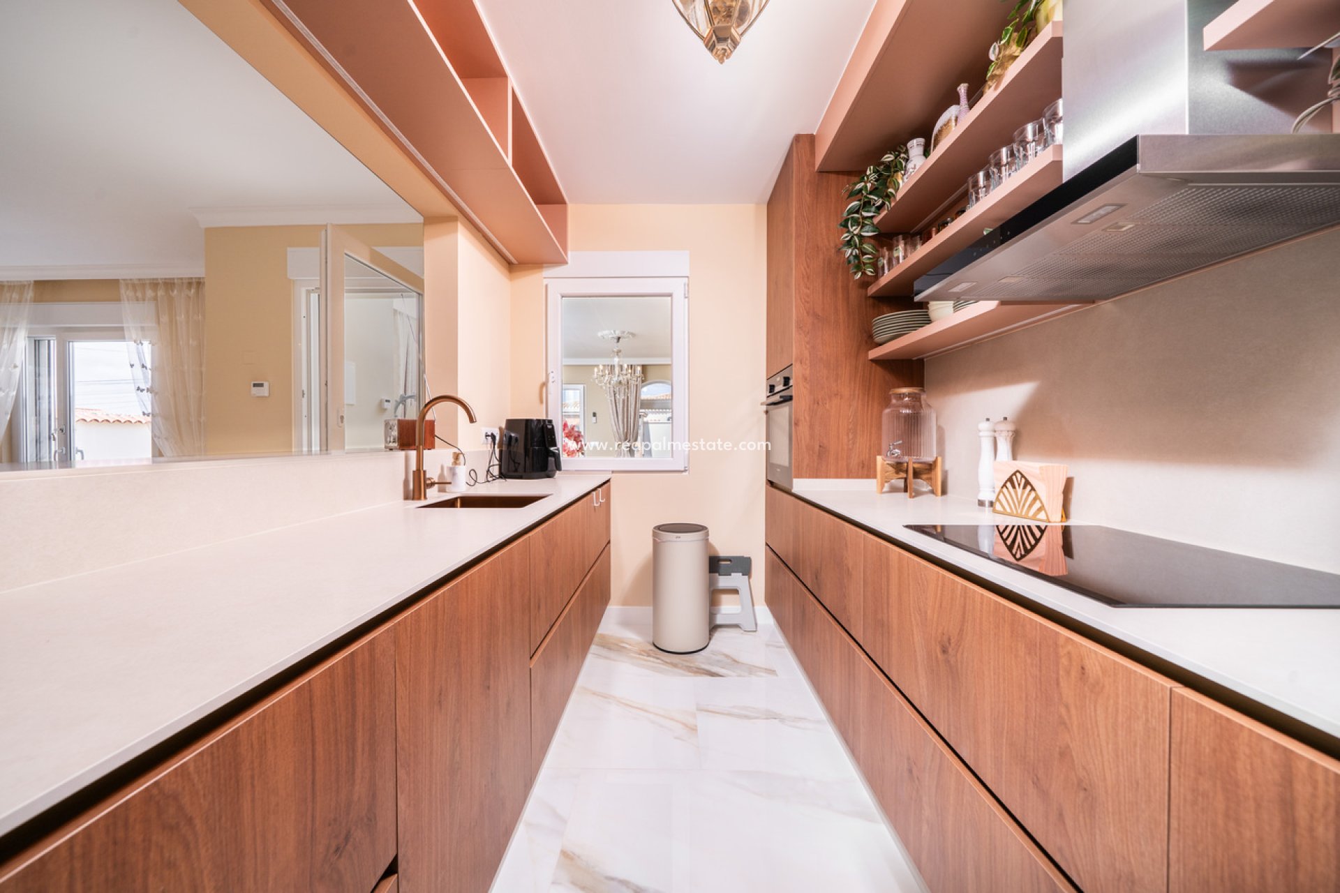 Resale - Villa -
Torrevieja