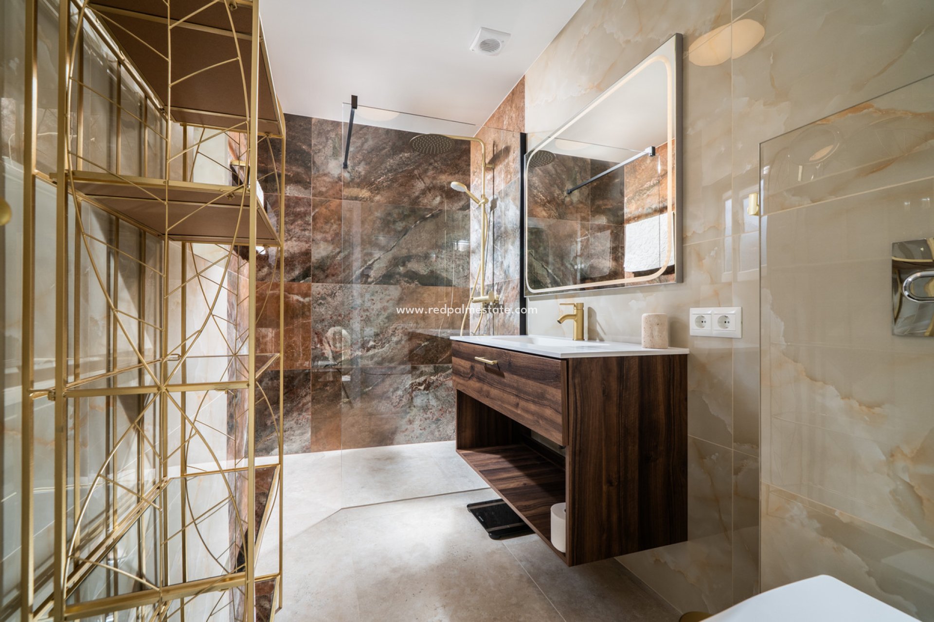 Resale - Villa -
Torrevieja