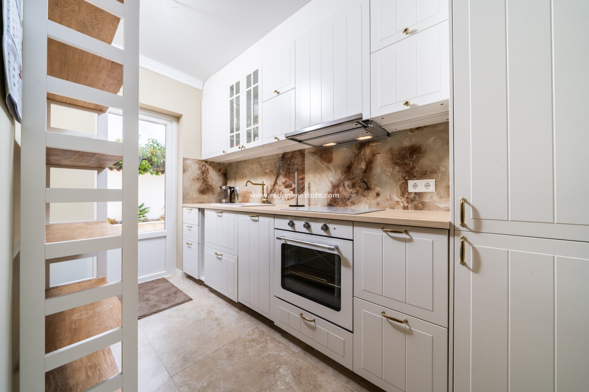 Resale - Villa -
Torrevieja