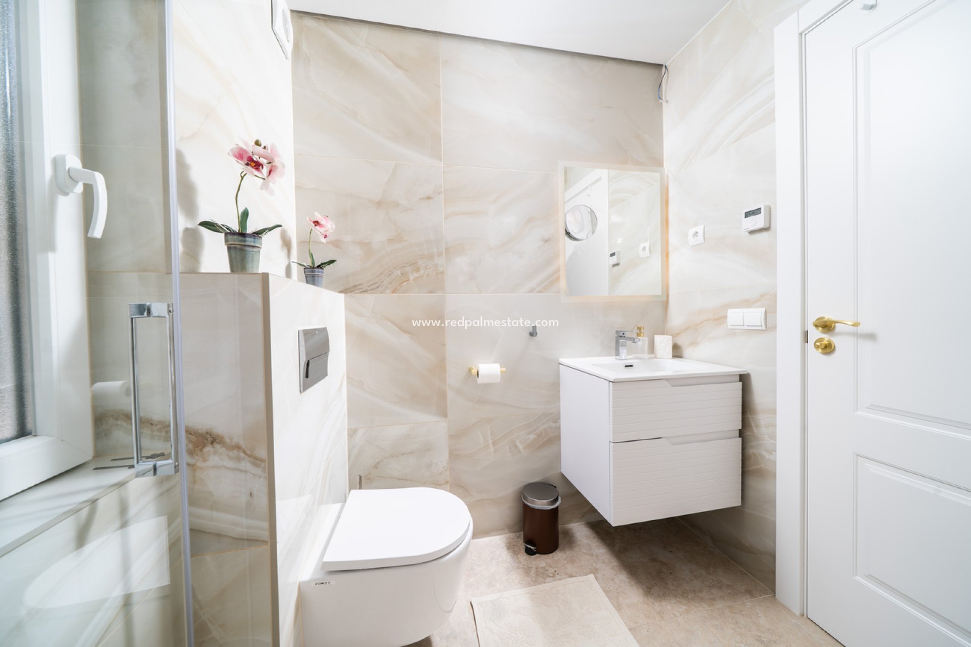 Resale - Villa -
Torrevieja