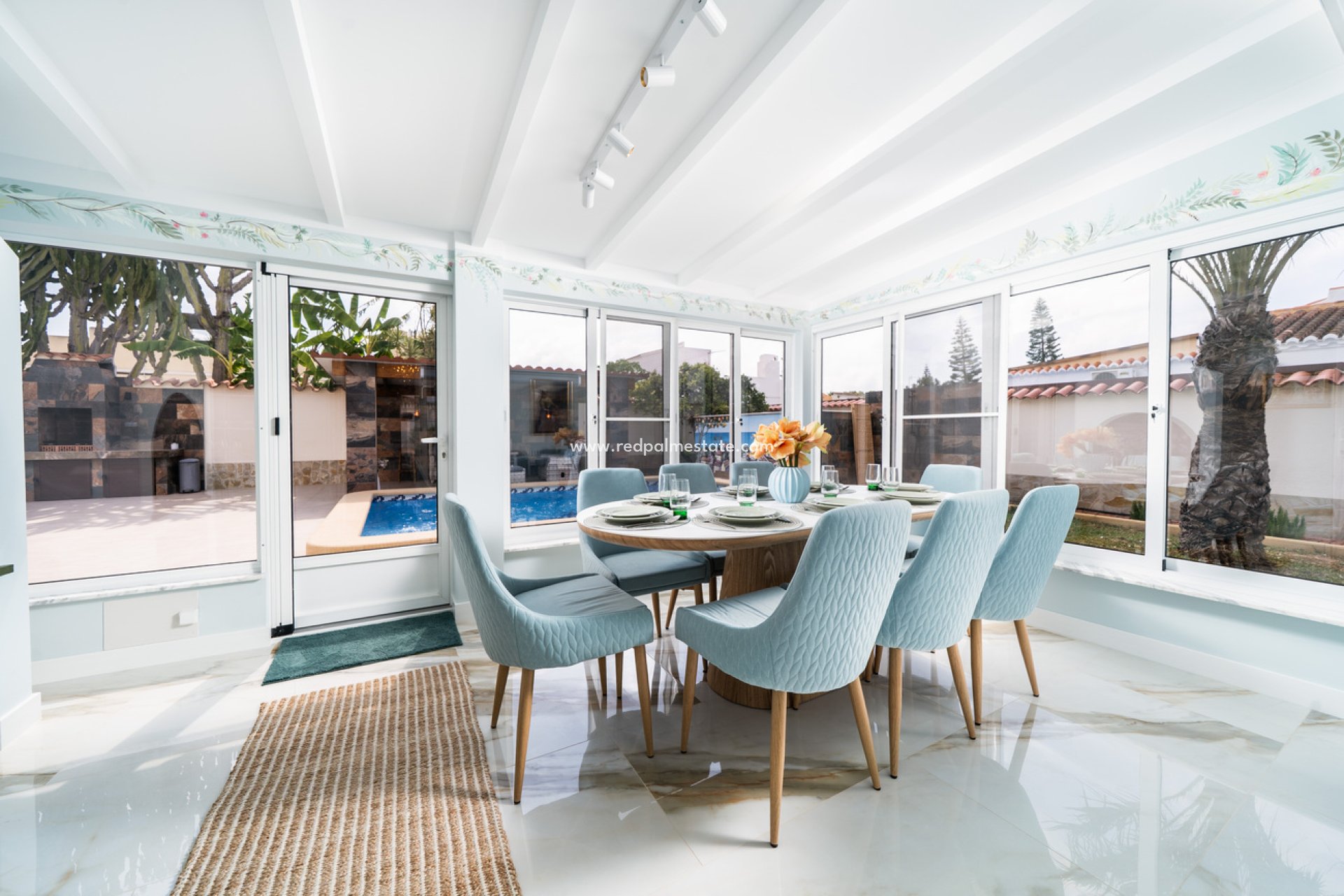 Resale - Villa -
Torrevieja