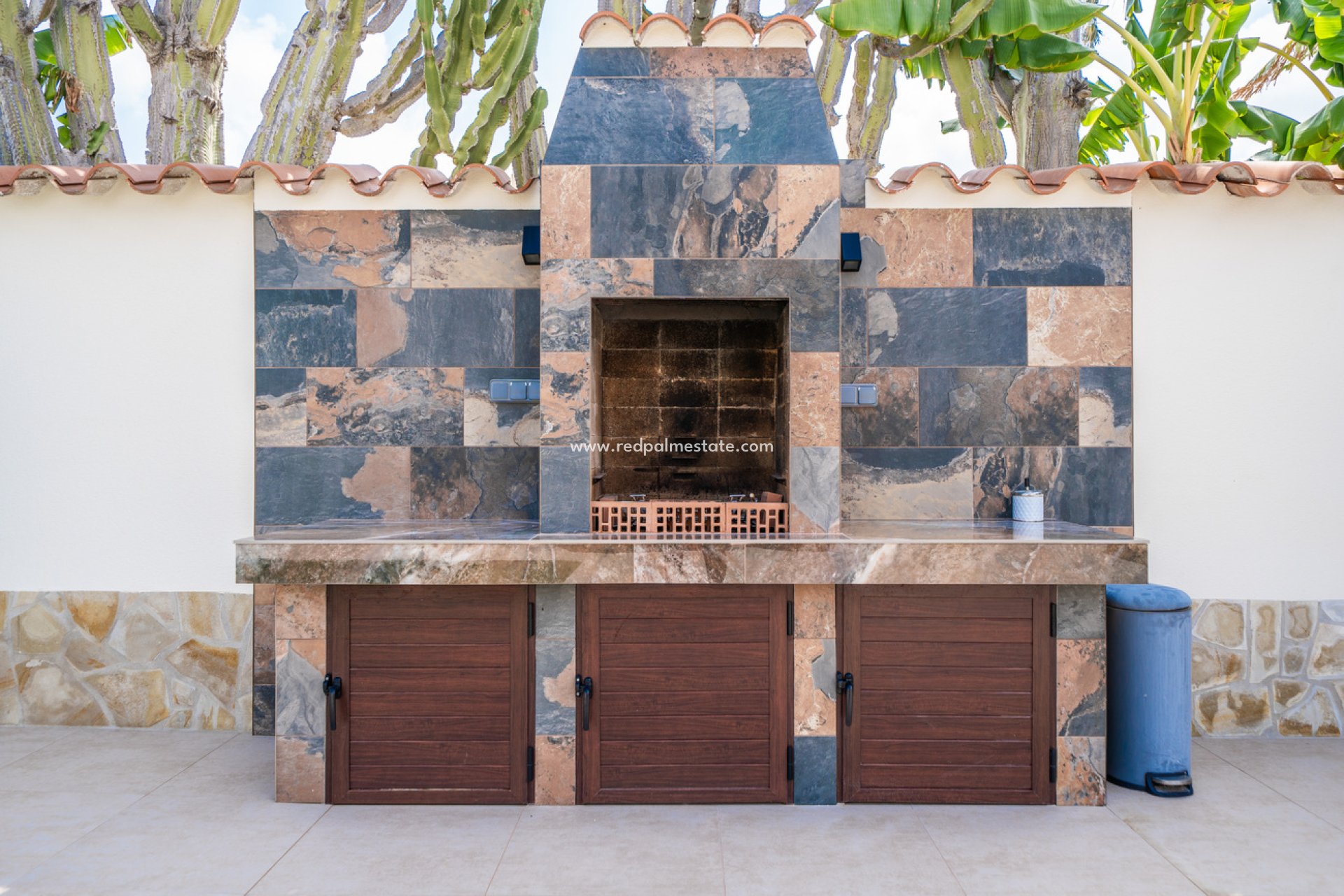 Resale - Villa -
Torrevieja