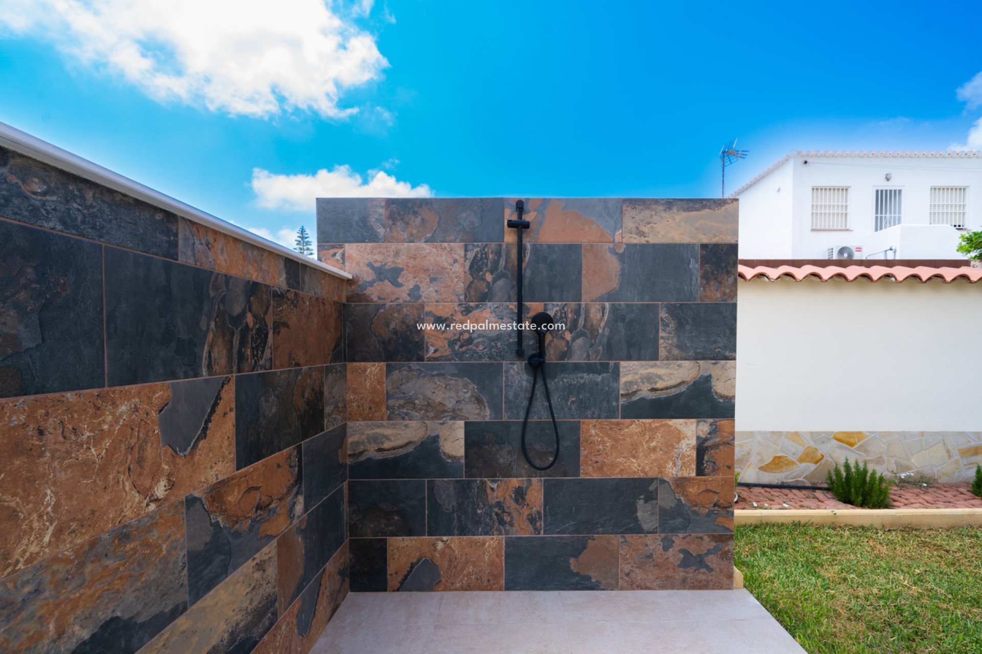 Resale - Villa -
Torrevieja