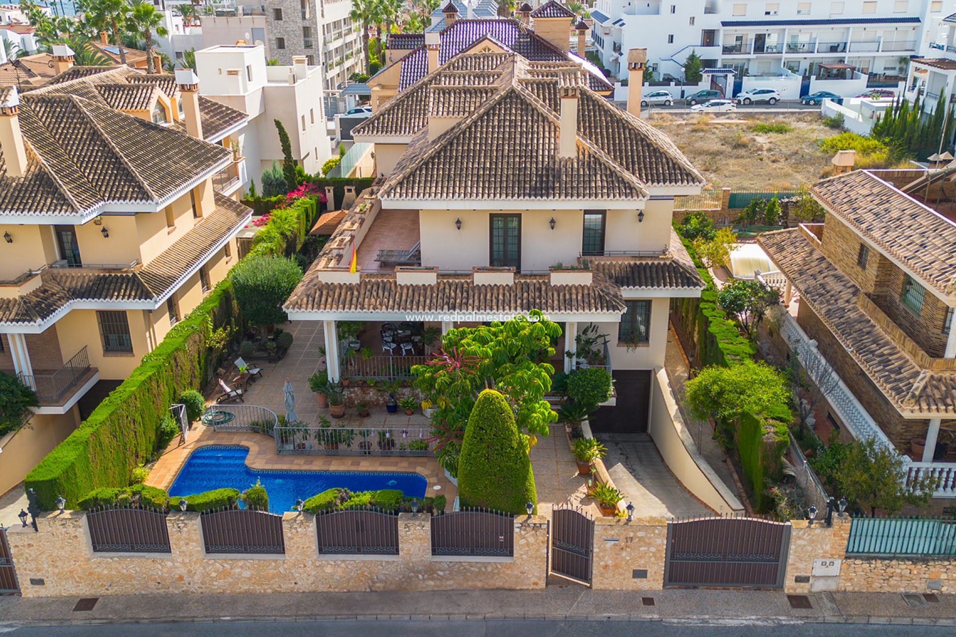 Resale - Villa -
Torrevieja