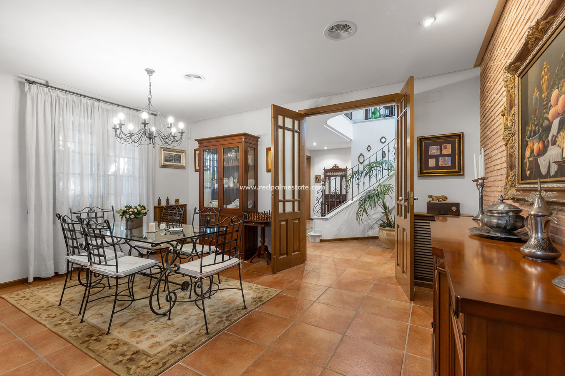 Resale - Villa -
Torrevieja