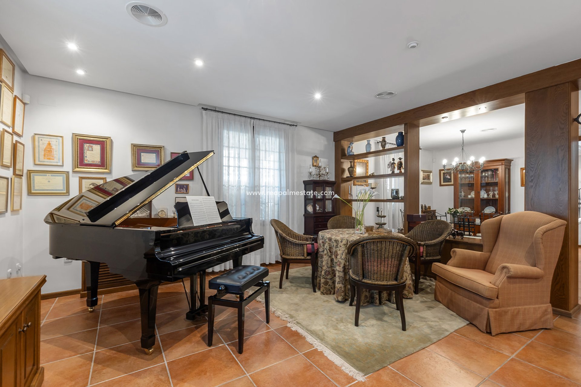 Resale - Villa -
Torrevieja