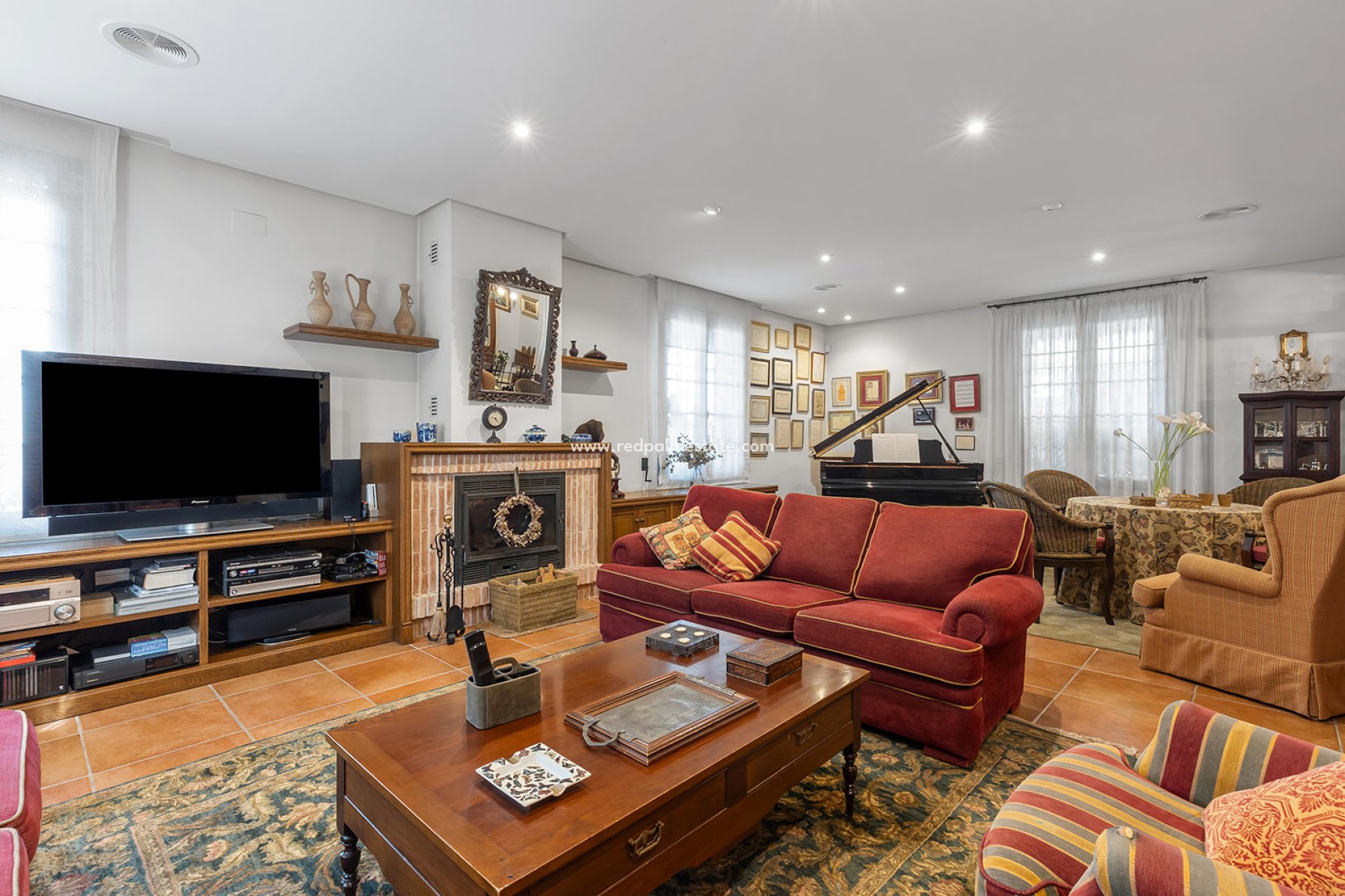 Resale - Villa -
Torrevieja