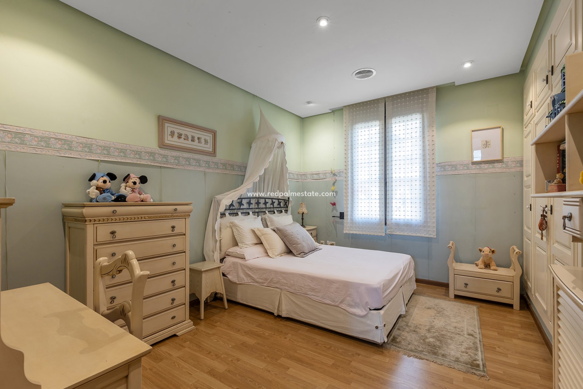 Resale - Villa -
Torrevieja