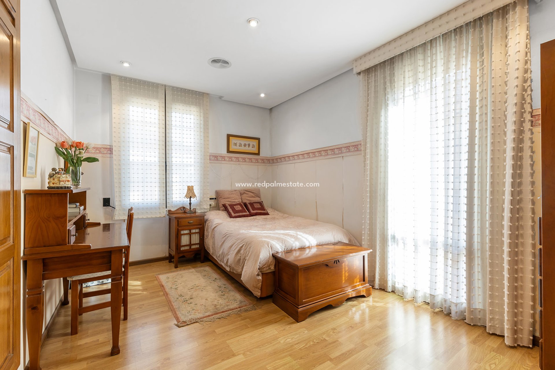 Resale - Villa -
Torrevieja