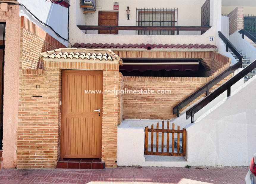 Resale - Villa -
Torrevieja