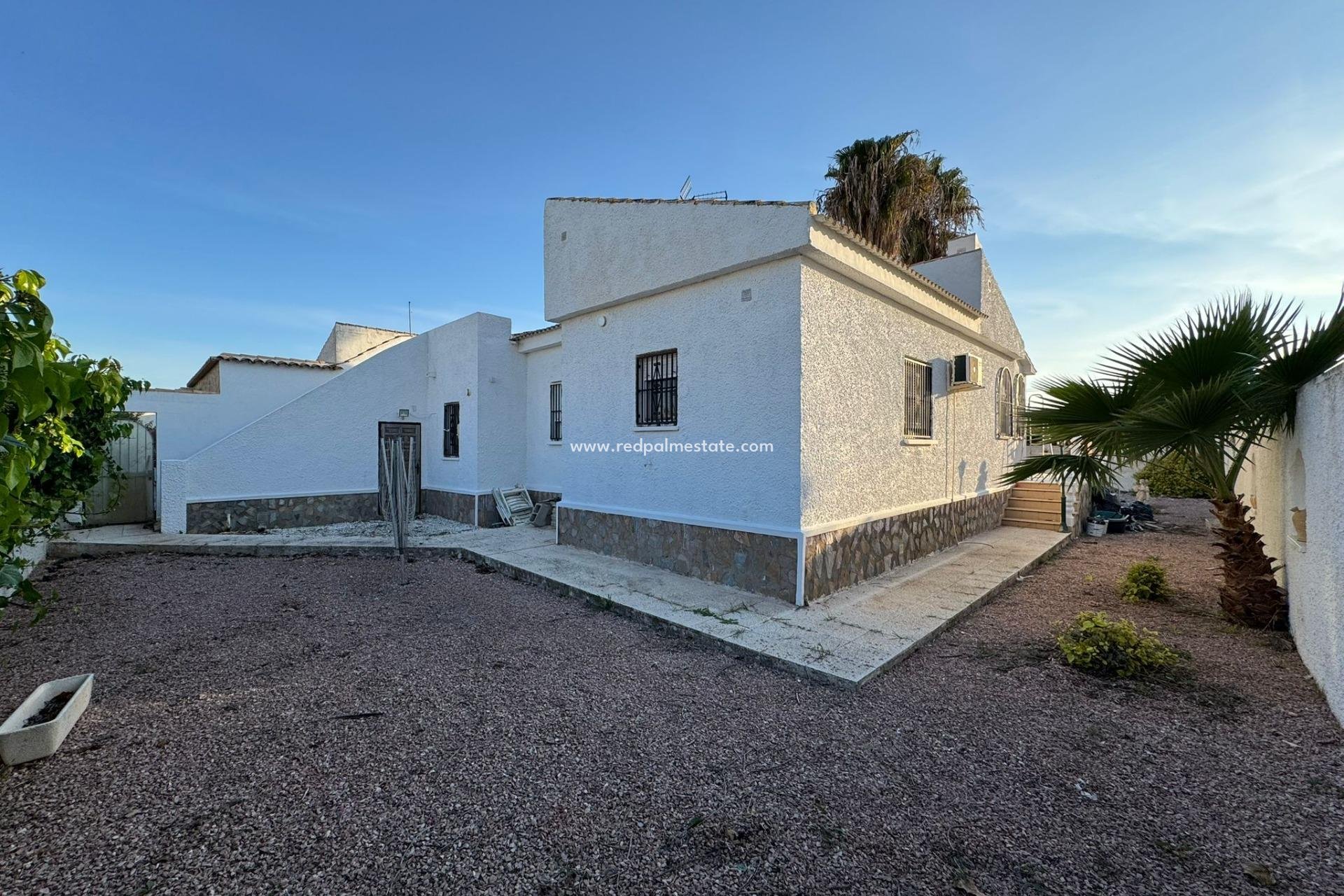 Resale - Villa -
Torrevieja