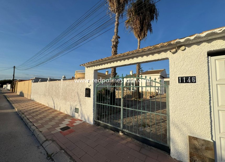 Resale - Villa -
Torrevieja