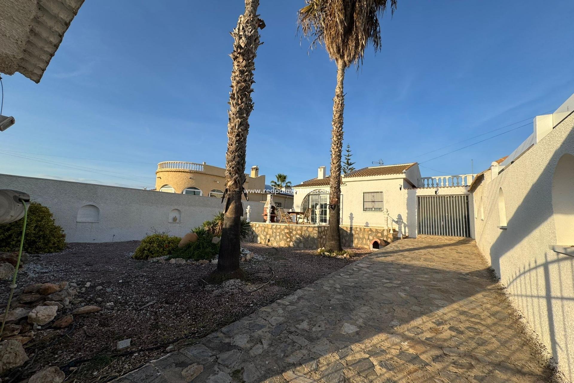 Resale - Villa -
Torrevieja