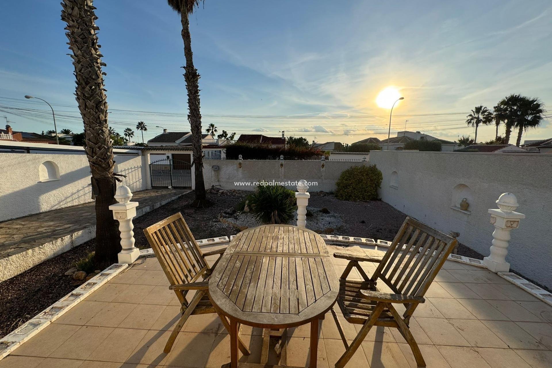 Resale - Villa -
Torrevieja