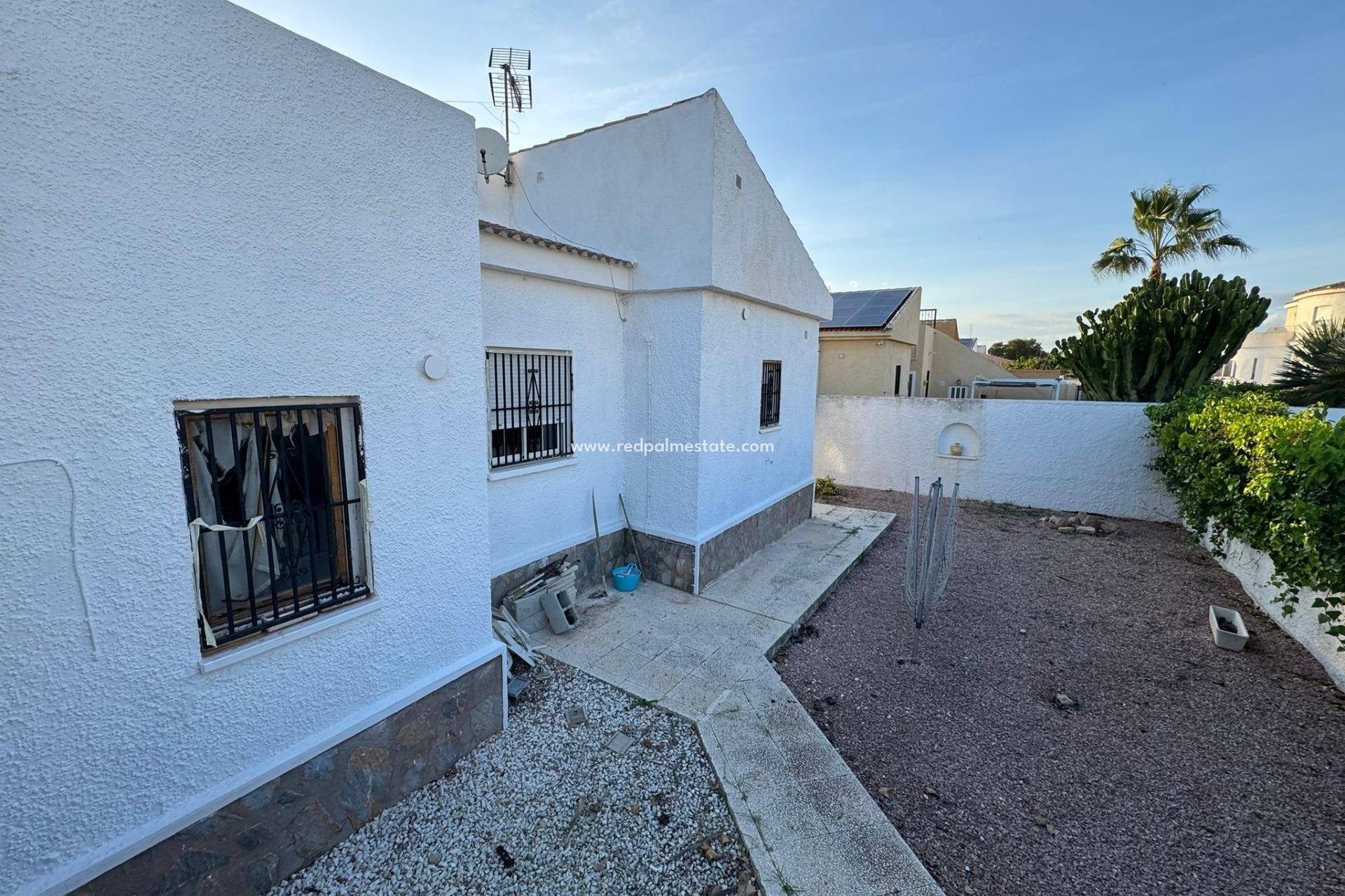Resale - Villa -
Torrevieja